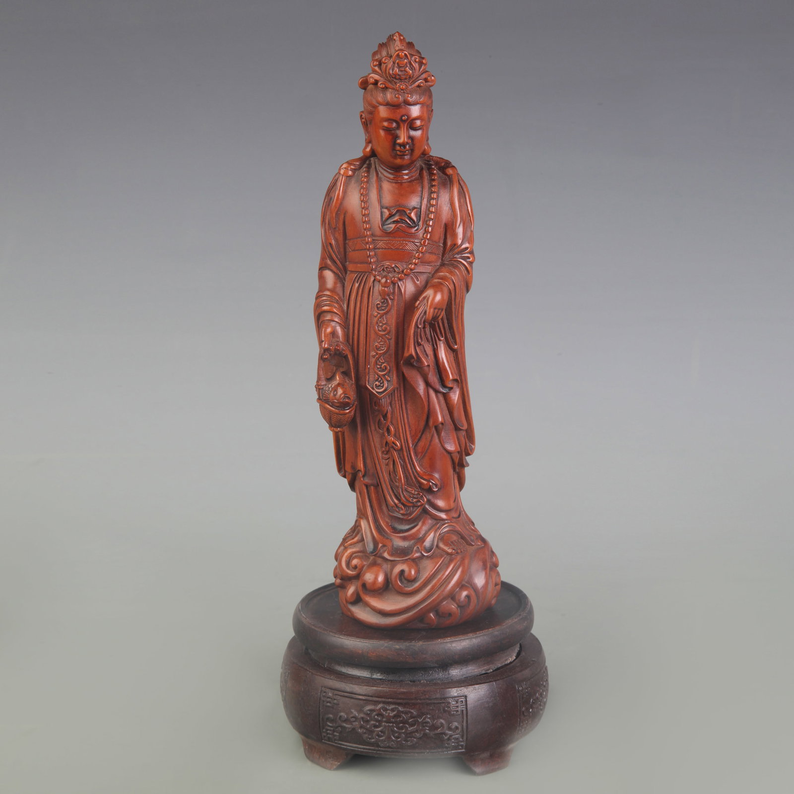 A FINE BOXWOOD MADE GUAN YI FIGURE: Qing Dynasty; High: 8.1 inch; Wooden base for diplay only
