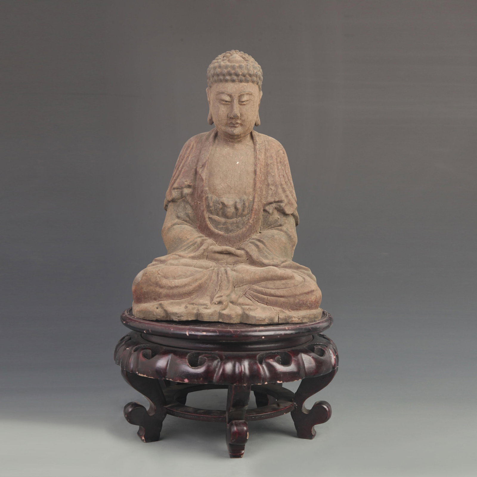A FINELY CARVED WOODEN AMITABHA BUDDHA STATUE