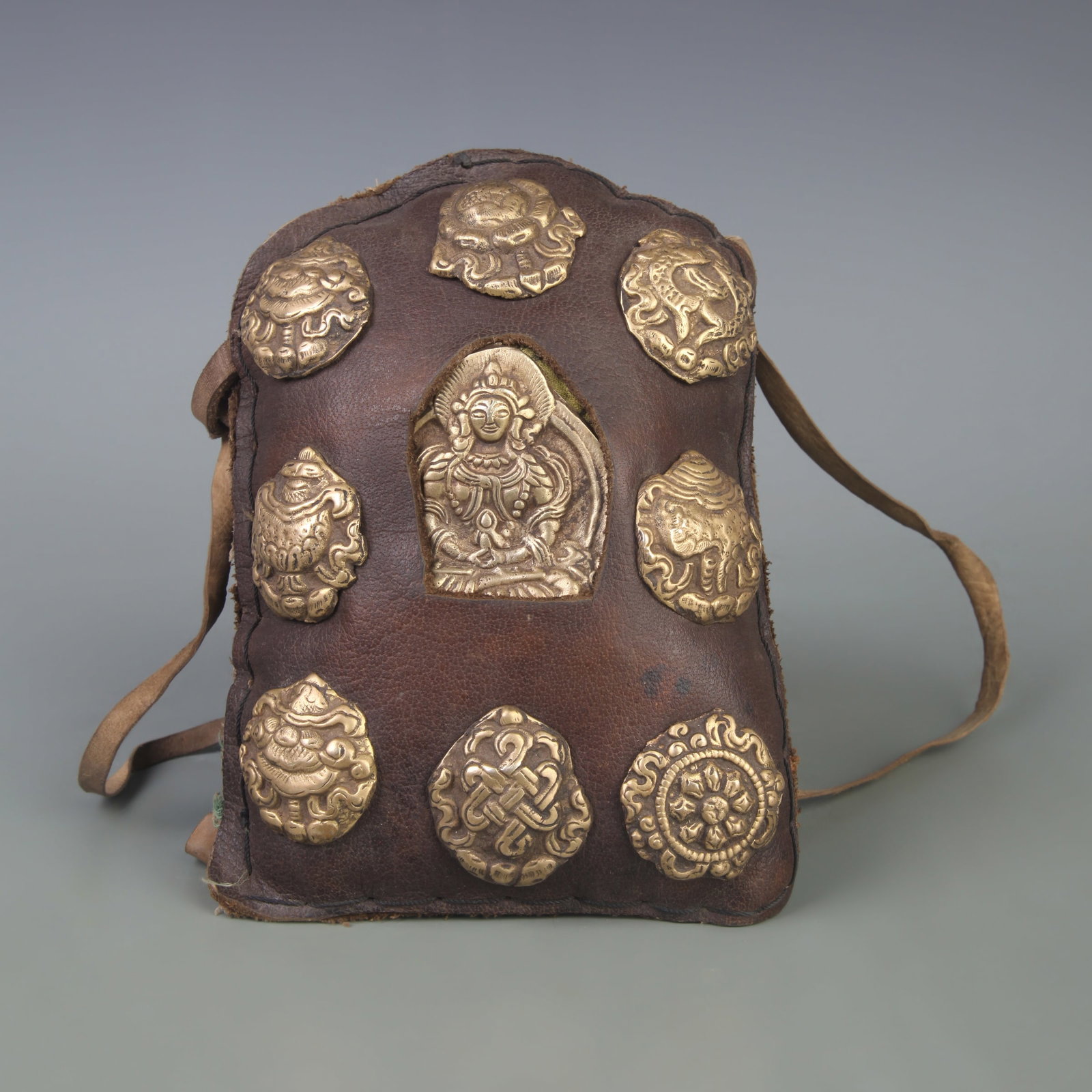 A FINE TIBETAN BUDDHIST GAWU (PORTABLE SHRINE)
