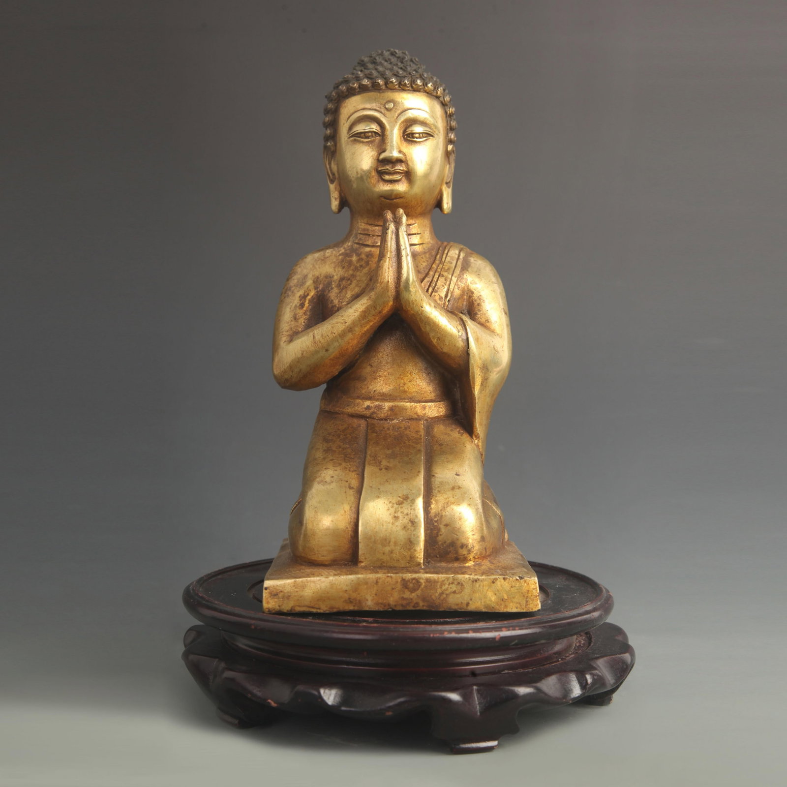 A TIBETAN-STYLE COPPER AMITABHA BUDDHA FIGURE