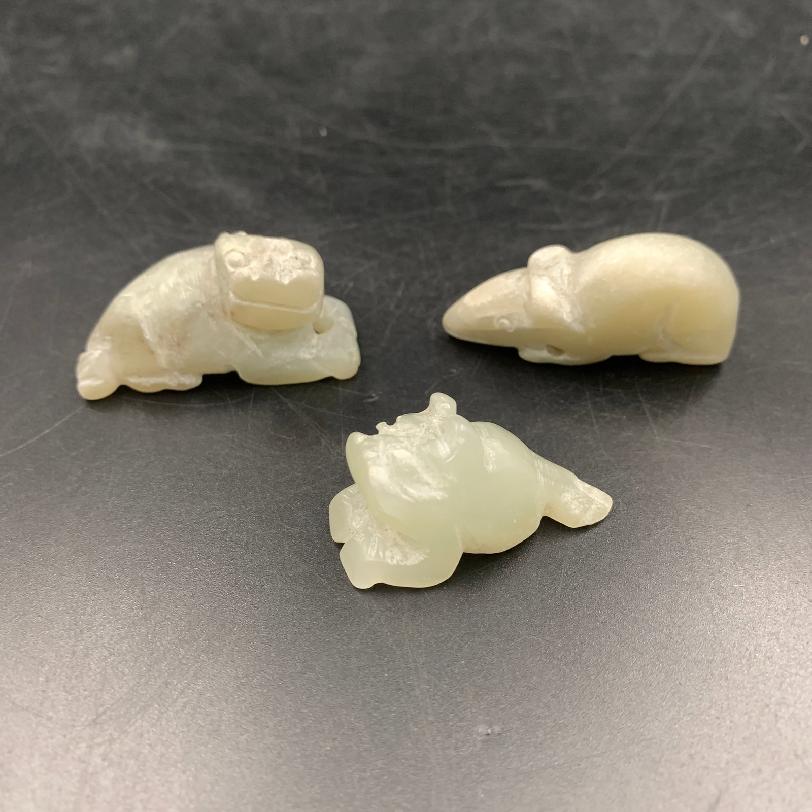 GROUP OF THREE FINELY CARVED HETIAN JADE PENDANT