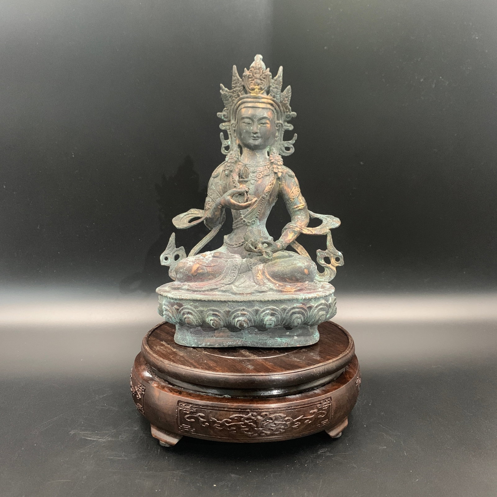 A FINE BRONZE SEATED AVALOKITESHVARA BODHISATTVA: Qing Dynasty; Long: 5 inch; Width: 3.6 inch; High: 5.3 inch; Wooden base for diplay only