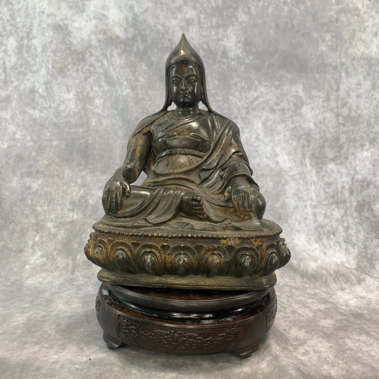 A FINE BRONZE STATUE OF TIBETANJE TSONGKHAPA LAMA: 19th Century; Long: 6.9 inch; Width: 5.4 inch; High: 9.1 inch; Wooden base for diplay only