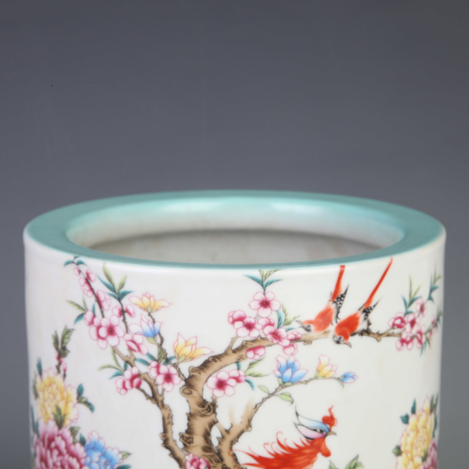 A FAMILLE ROSE BRUSH POT WITH BIRD AND FLOWER DECORATION