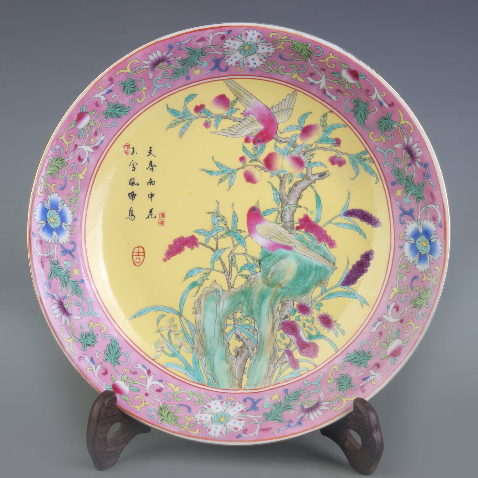 A FINE FAMILLE ROSE ENAMEL FLORAL AND BIRD PORCELAIN DISH