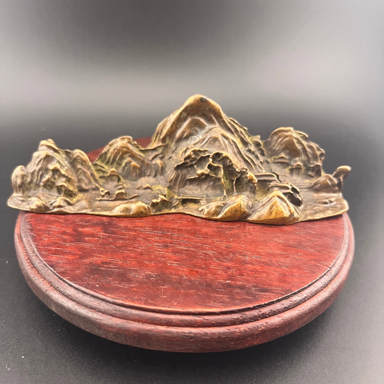 SMALL BRONZE MOUNTAIN-SHAPED BRUSH REST (BISHAN)