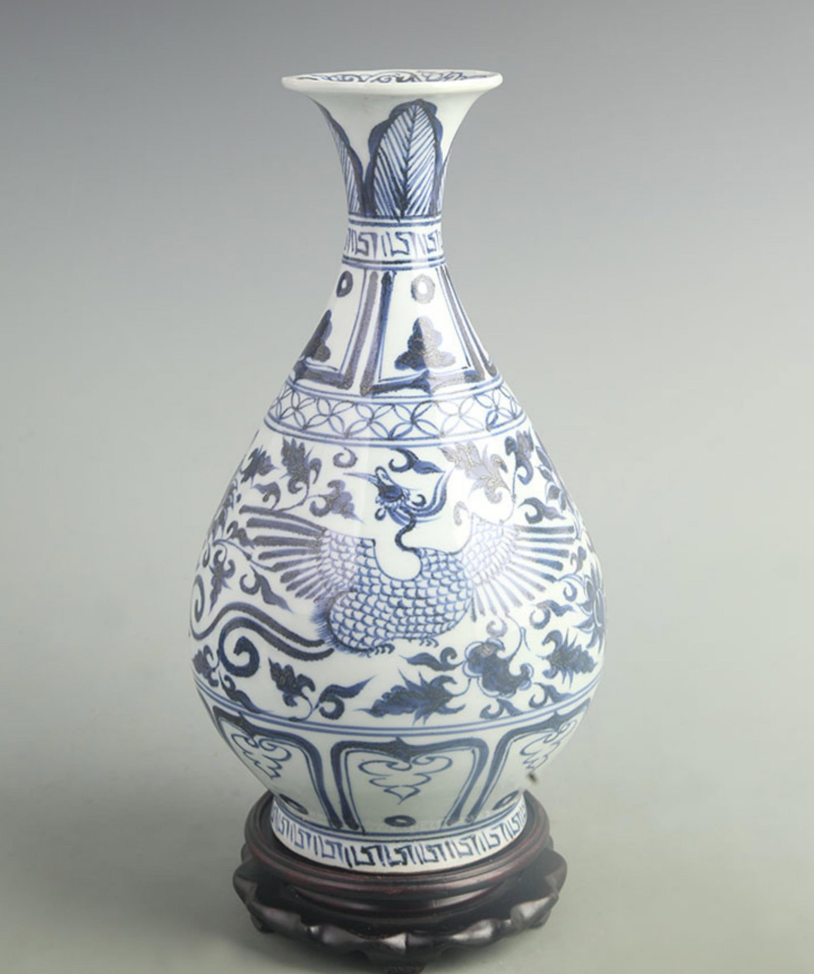 A FINE BLUE AND WHITE PHOENIX PATTERN YUHUCHUN PORCELAIN VASE