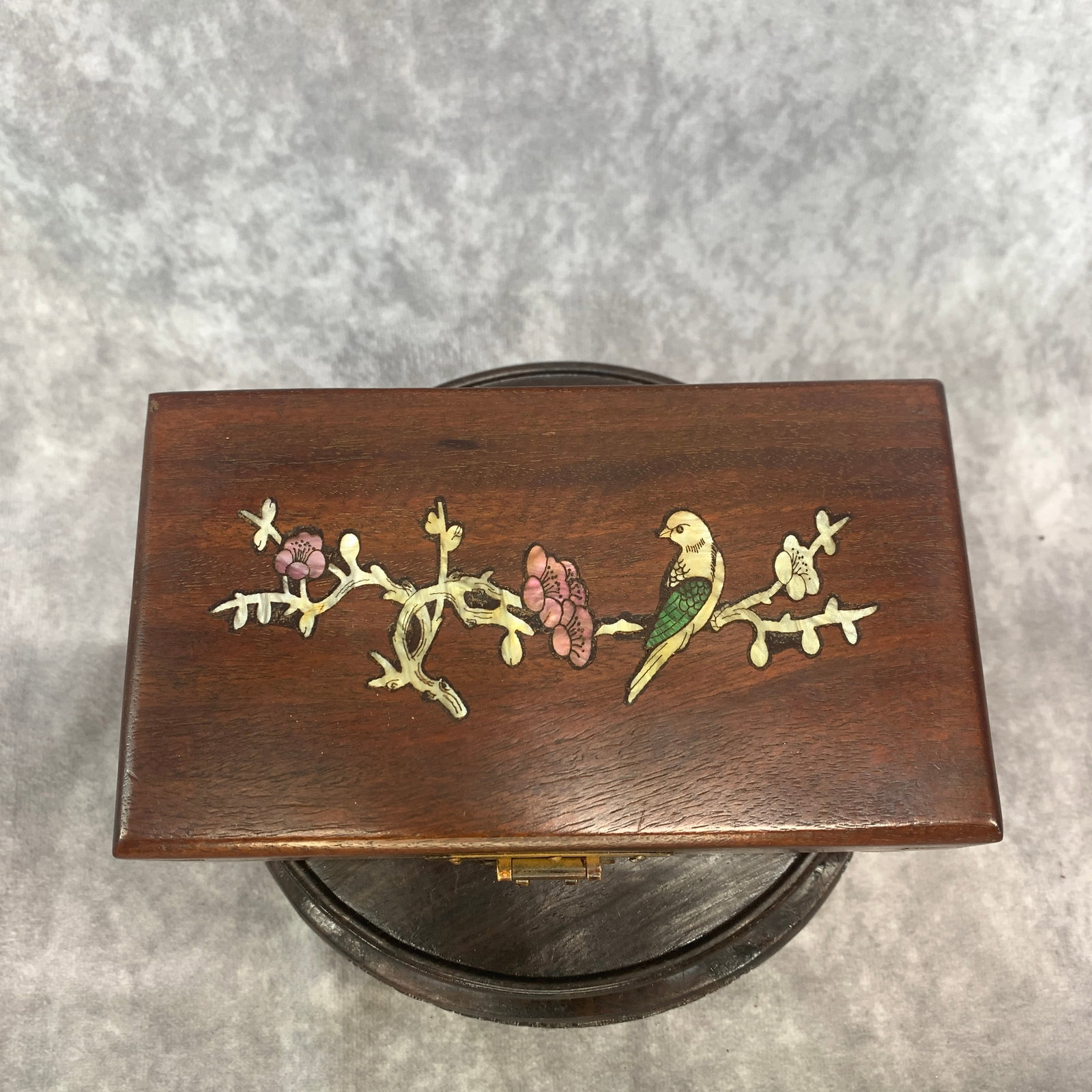 MOTHER-OF-PEARL INLAID FLOWER PATTERN HARDWOOD RECTANGULAR BOX