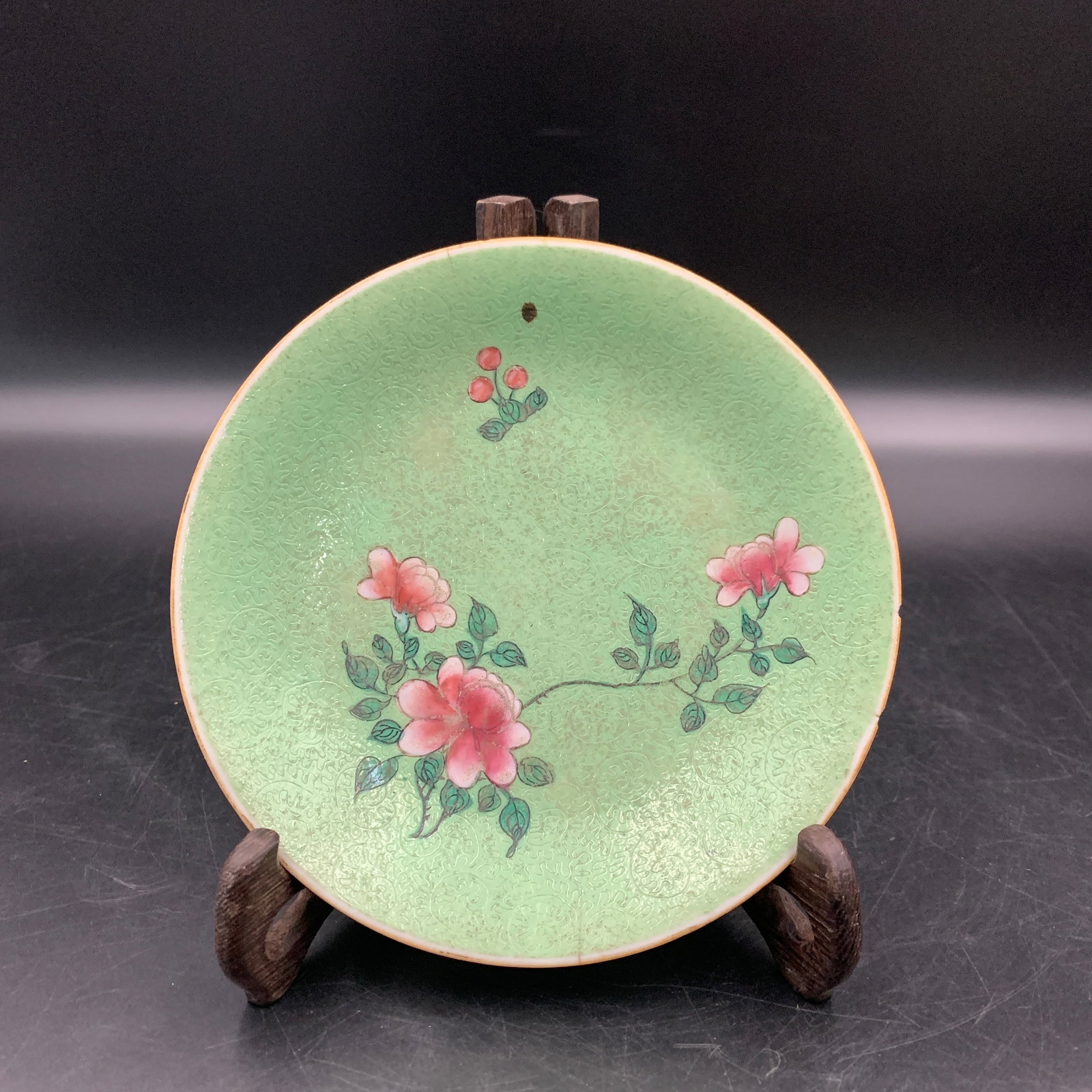 A FINE FAMILLE ROSE LIME-GREEN GROUND 'PEONY' PORCELAIN DISH
