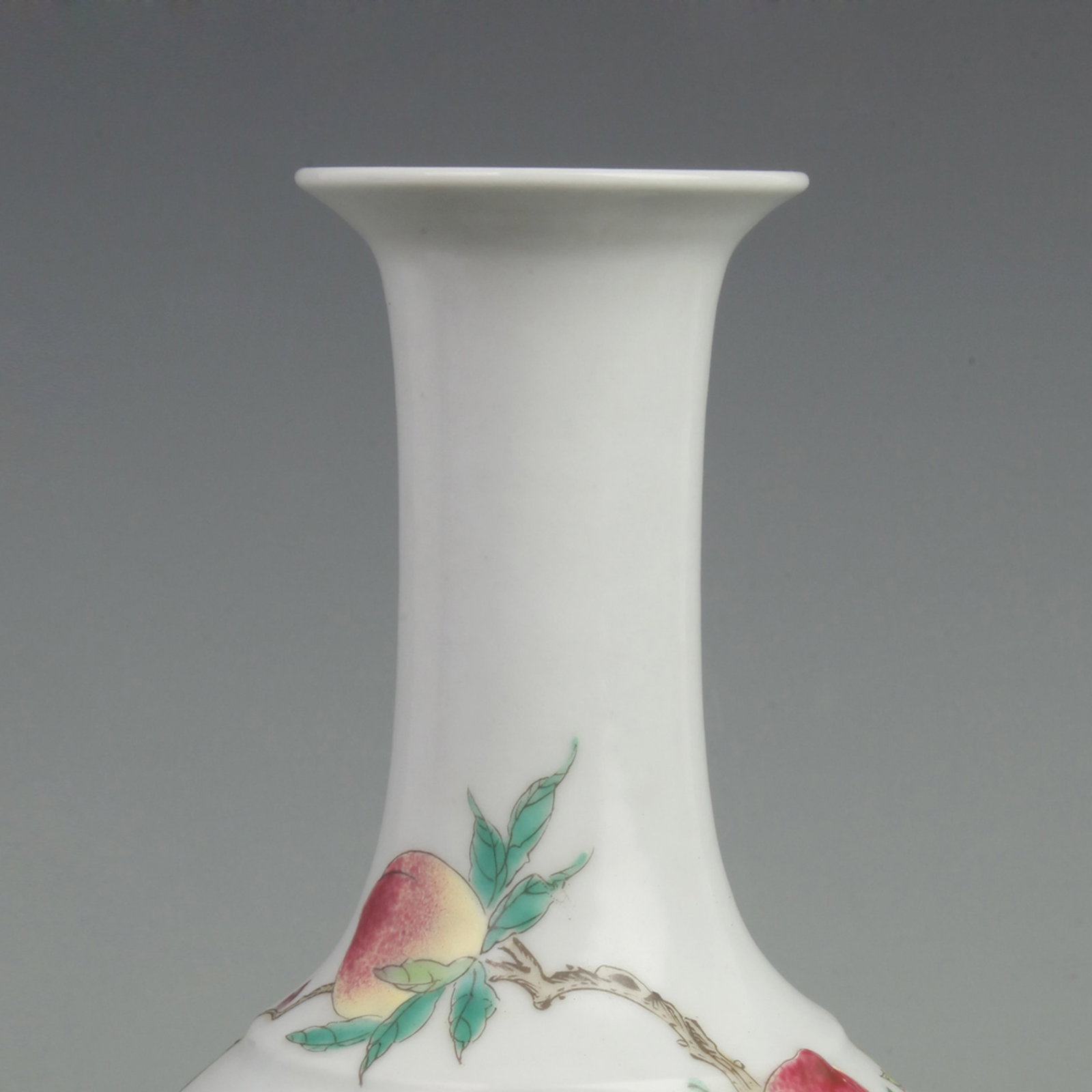 RARE FAMILLE ROSE NINE PEACHES PORCELAIN APPRECIATION VASE