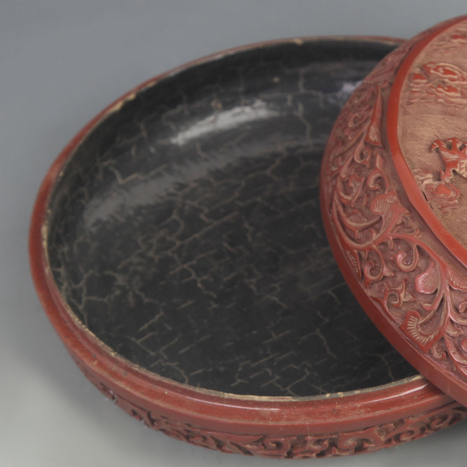 A FINE CARVED LACQUER MADE DRAGON PATTERN BOX - 3