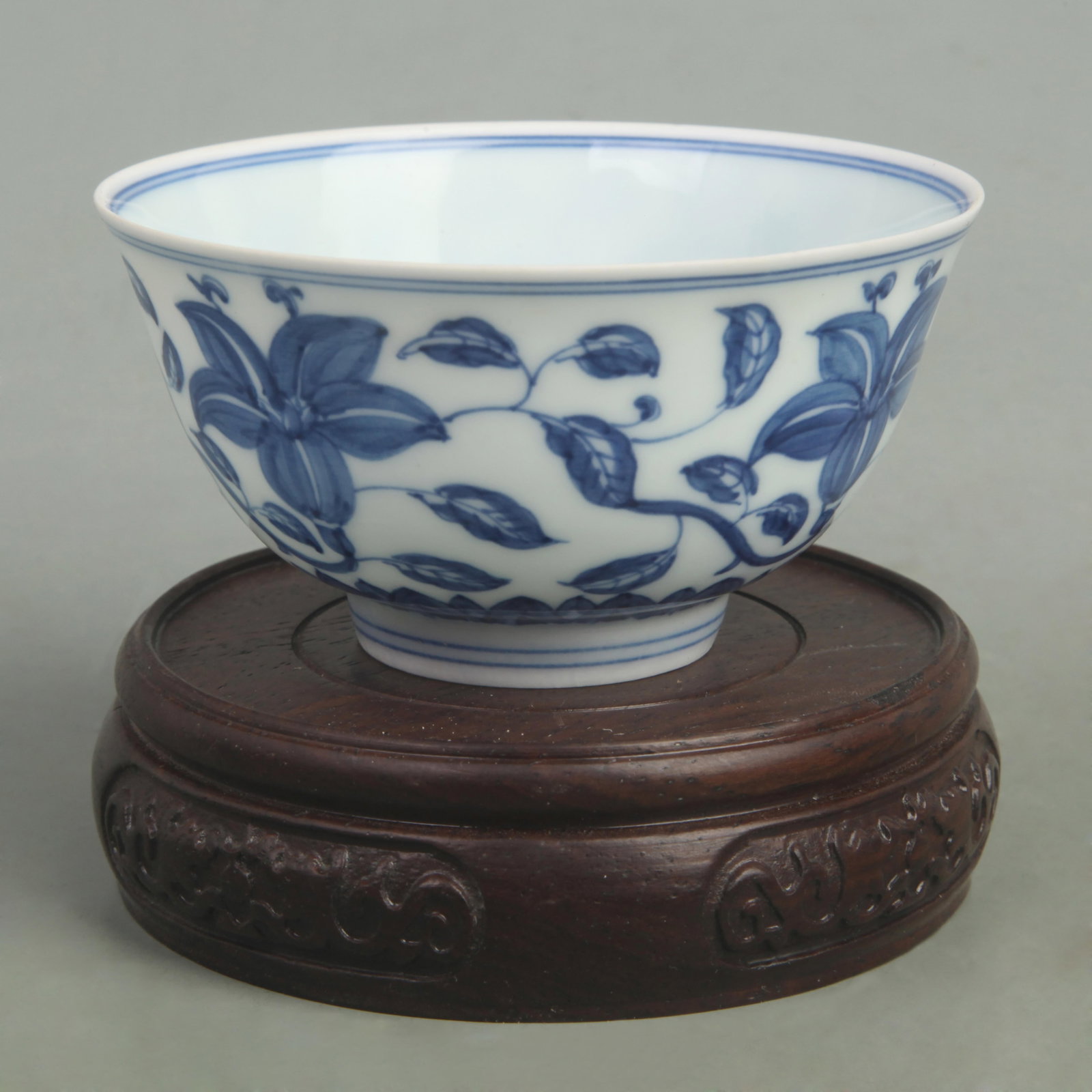 RARE PAIR OF BLUE AND WHITE FLOWER PATTERN PORCELAIN BOWL: Ming Dynasty Style, High: 1.8 inch; Diameter: 3.6 inch; Wooden base for diplay only