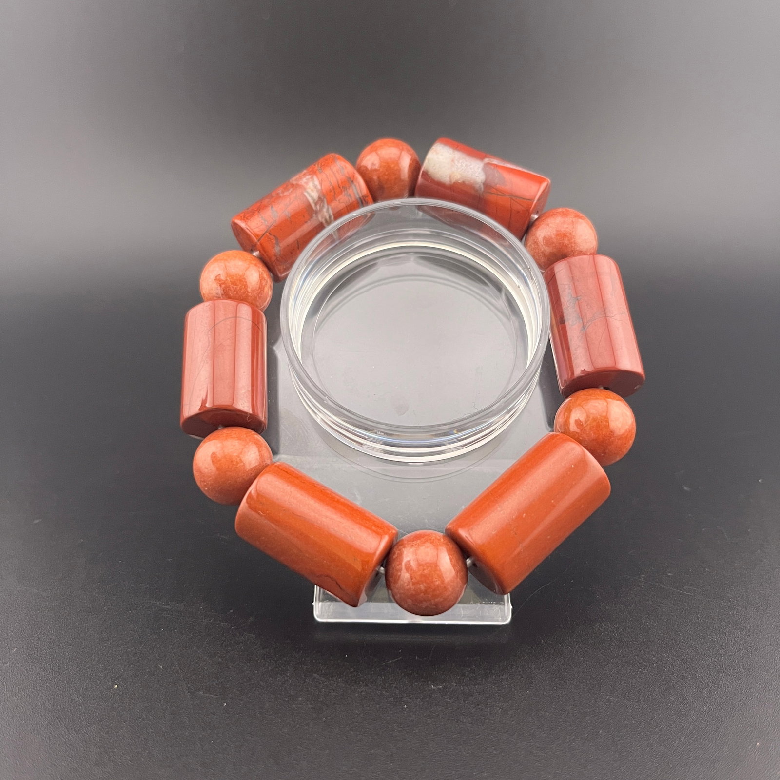 A FINE AGATE AND JADE MADE BRACELET: Modern; Long: 4.9 inch; Diameter: 0.58 inch