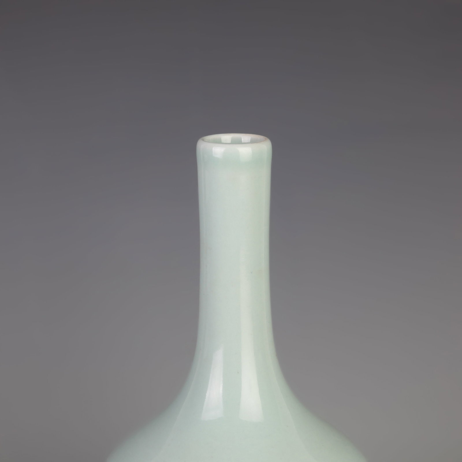 A FINE YING QING-GLAZED PORCELAIN VASE: Qing Dynasty Yong Zheng Period; Diameter: 4.6 inch; High: 9.6 inch; Wooden base for diplay only
