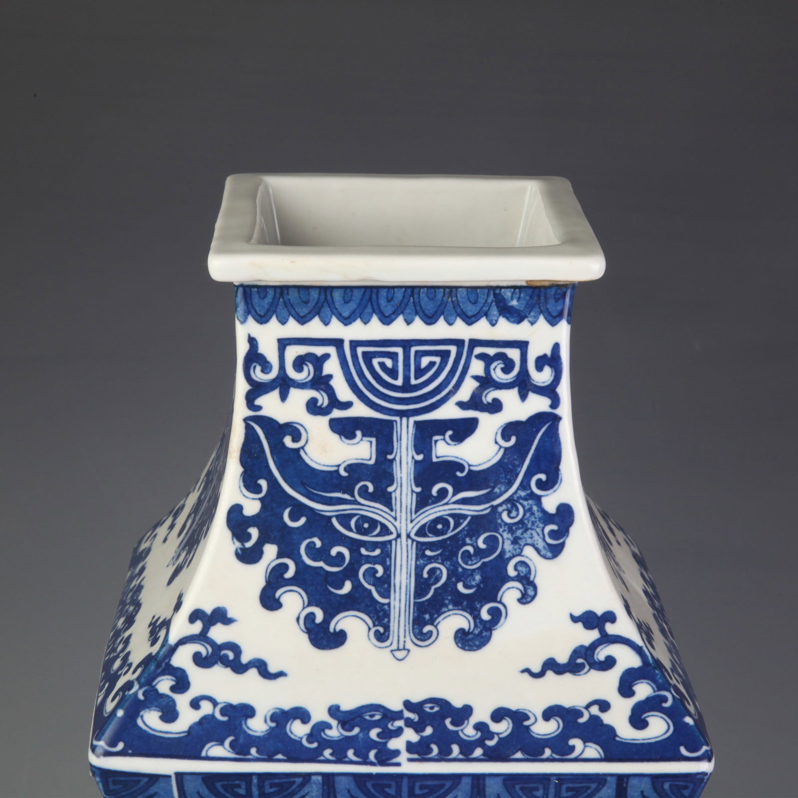 A BLUE AND WHITE DRAGON PATTERN SQUARE PORCELAIN VASE: Qing Dynasty Qian Long Period; Width: 4.8 inch; High: 16.1 inch; Wooden base for diplay only