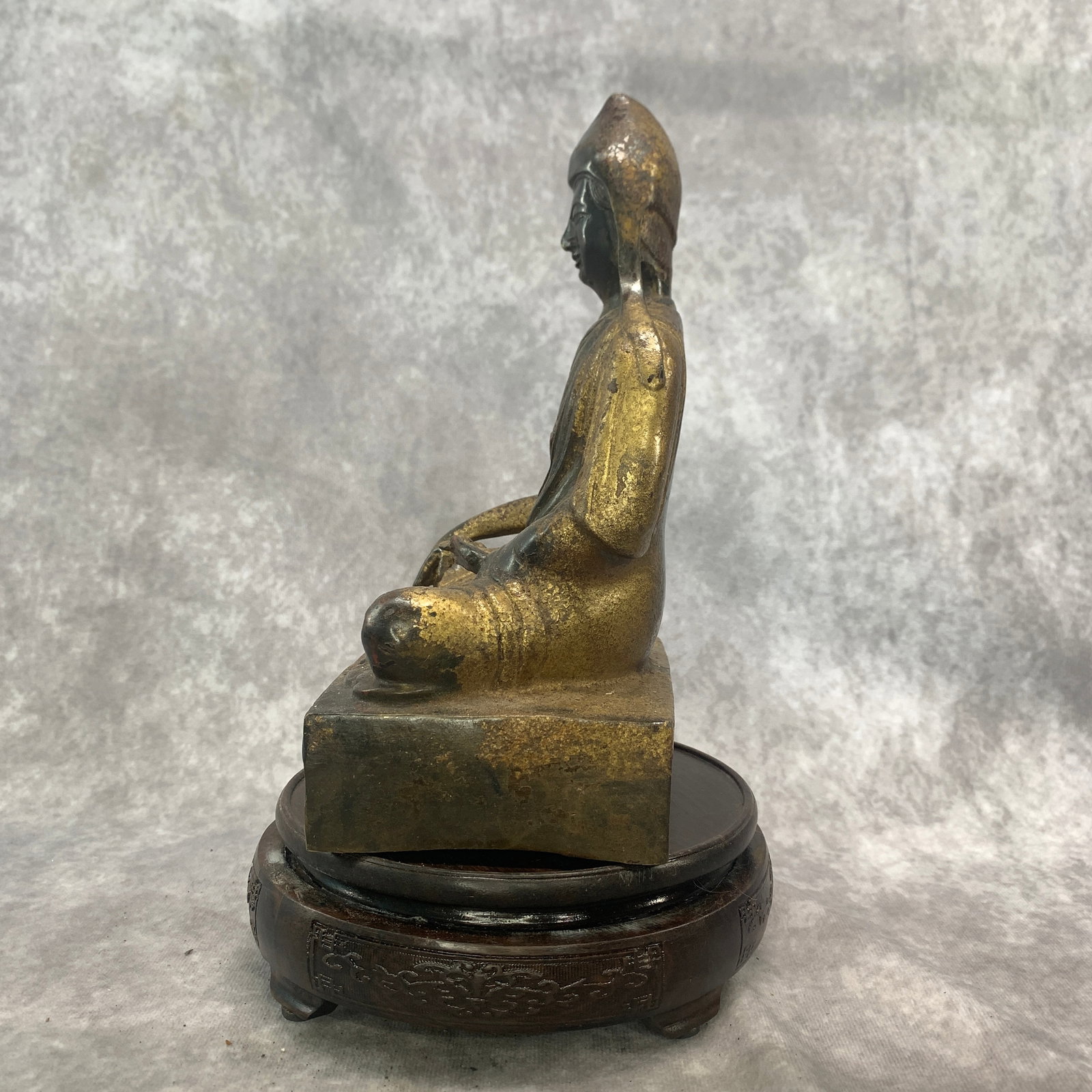 A FINE BRONZE TSONGKHAPA MASTER STATUE - 2