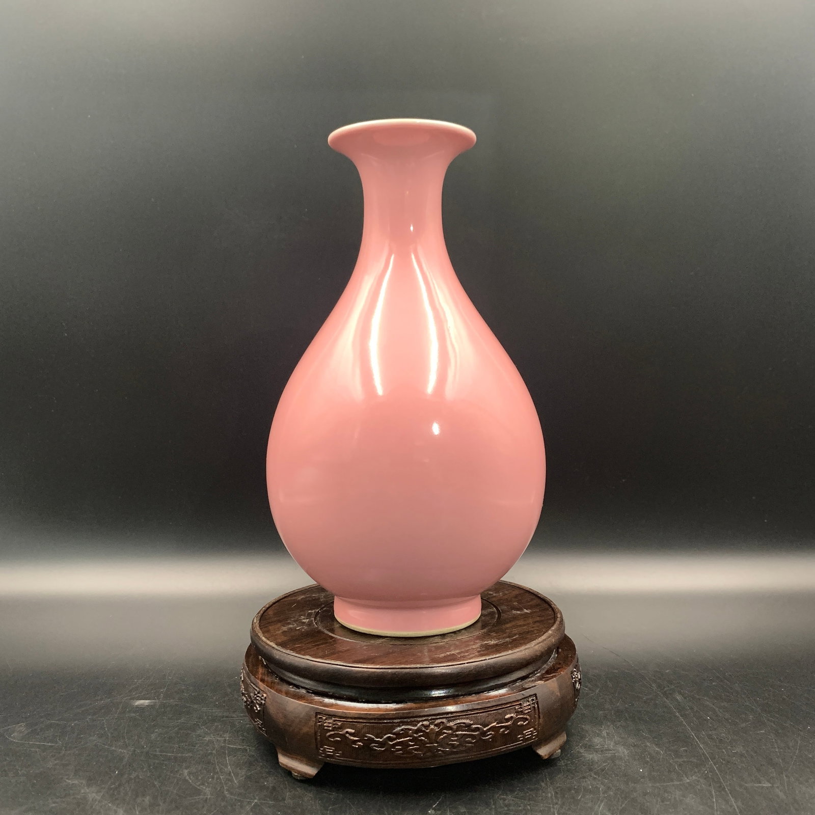 A FINE PEACHBLOOM-GLAZED PEAR-SHAPED VASE, YU HU CHUN