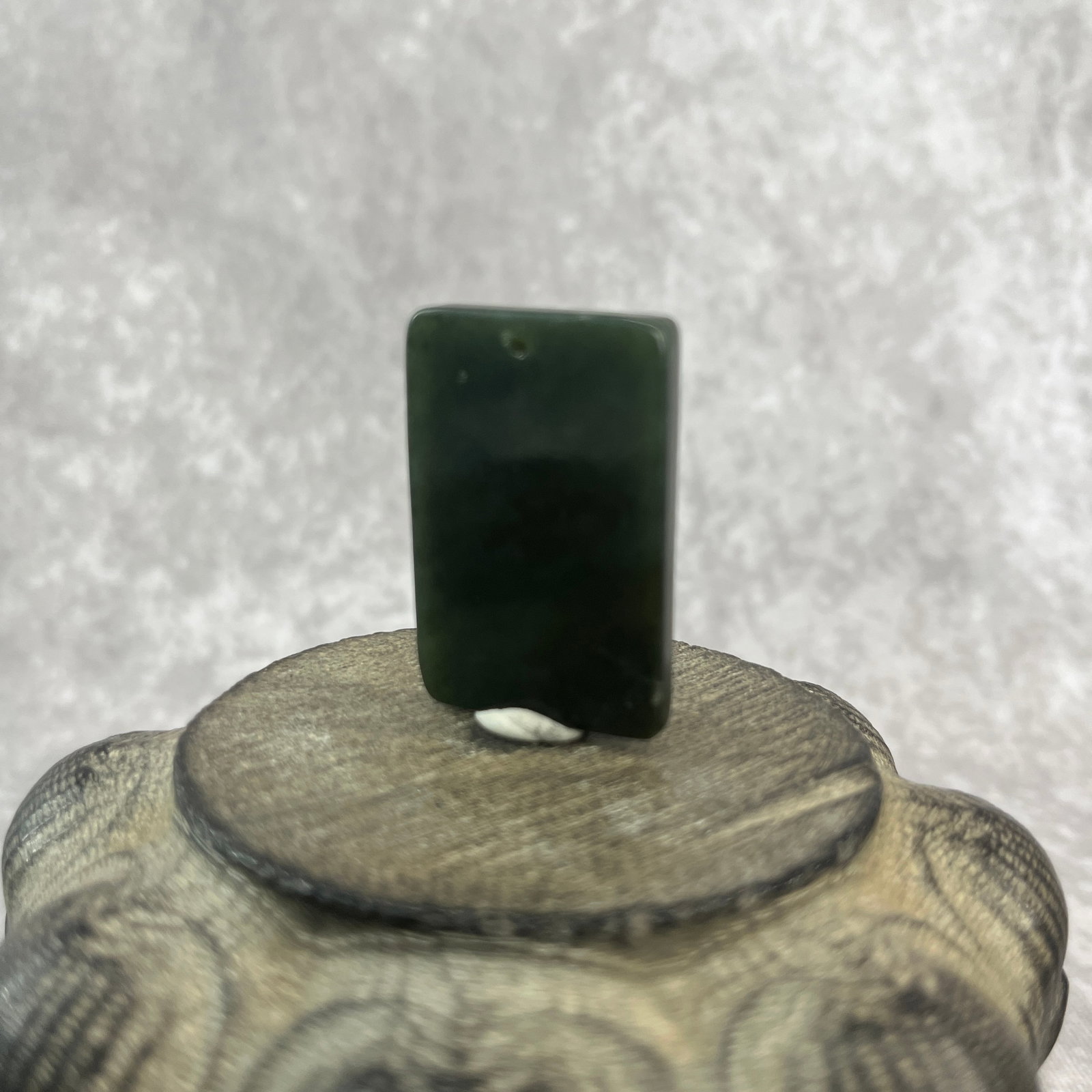 DARK SPINACH-GREEN JADE 'AUSPICIOUS CHARACTER' RECTANGULAR PENDANT - 4