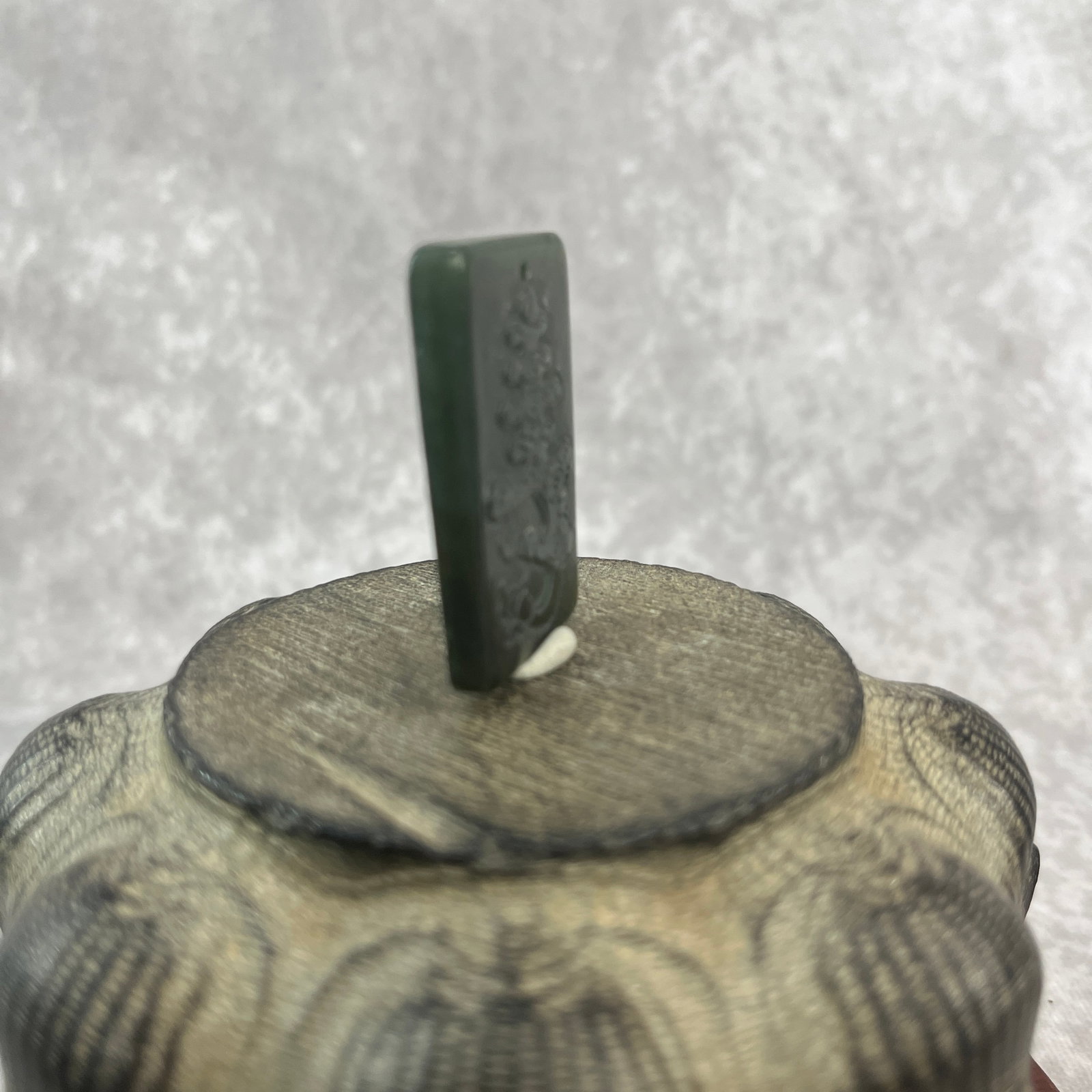 DARK SPINACH-GREEN JADE 'AUSPICIOUS CHARACTER' RECTANGULAR PENDANT - 5