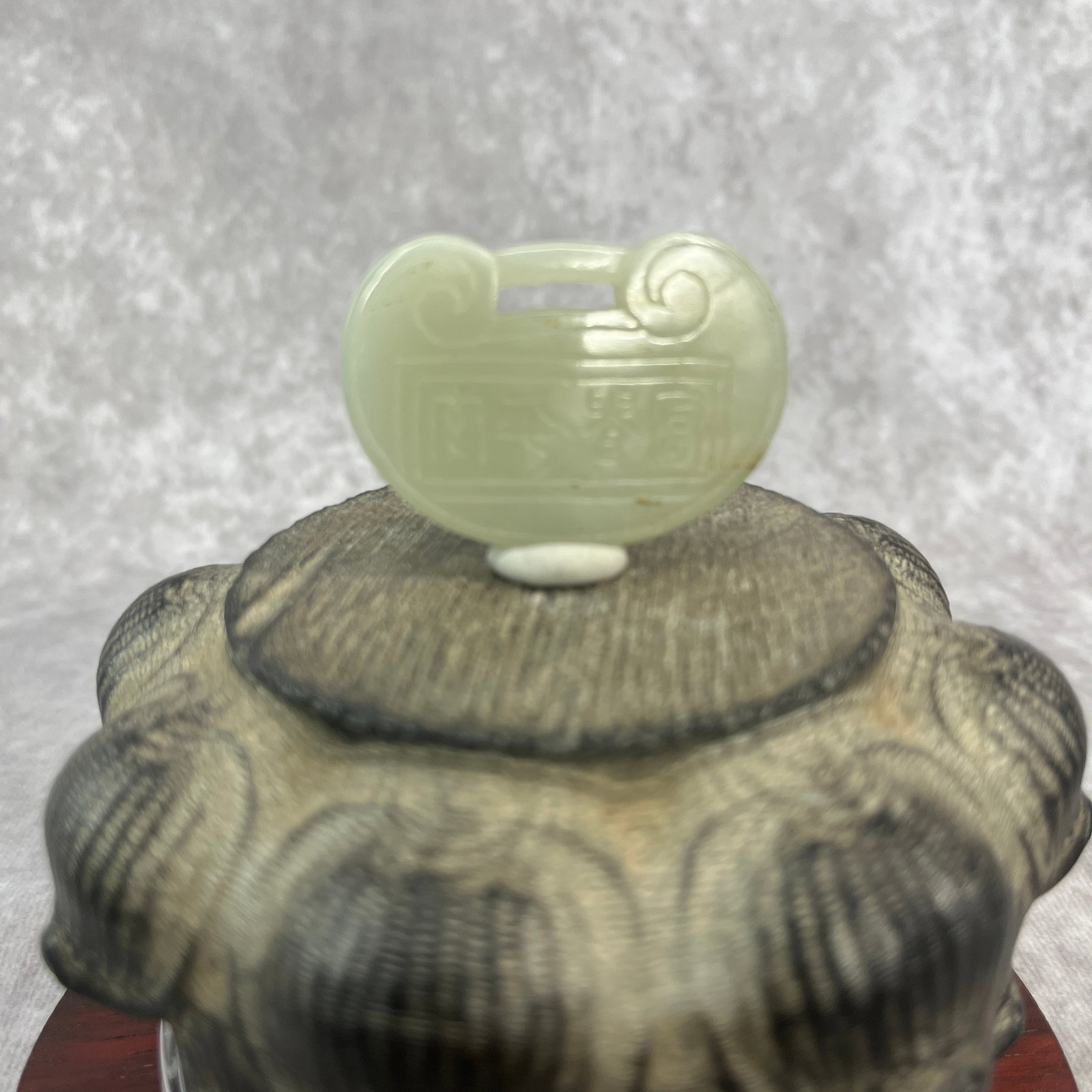 FINE HAND-CARVED JADE LONGEVITY LOCK PENDANT: Qing Dynasty; Long: 1.9 inch; Width: 1.3 inch; High: 0.3 inch