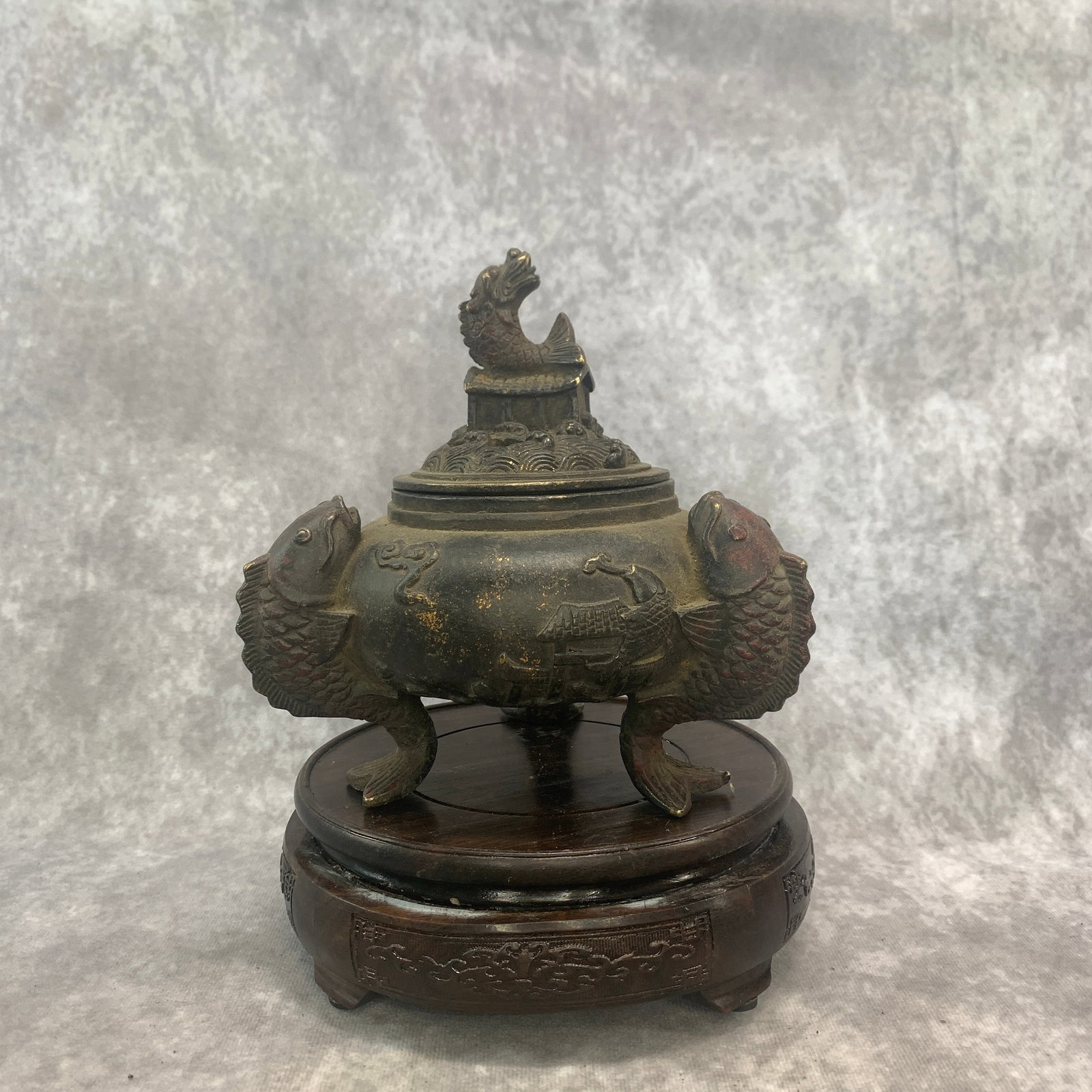 A FINE PATINATED BRONZE 'CARP AND DRAGON' TRIPOD CENSER AND COVER