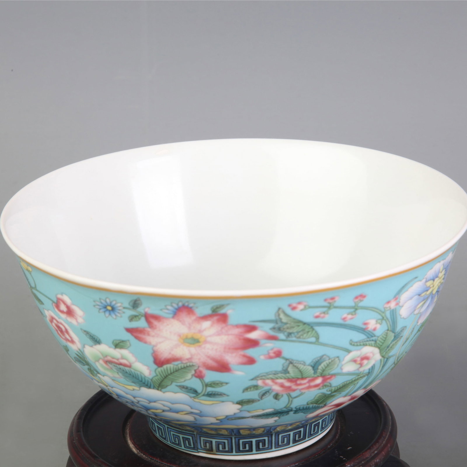 FAMILLE ROSE FLORAL PORCELAIN BOWL WITH ENAMEL DECORATION