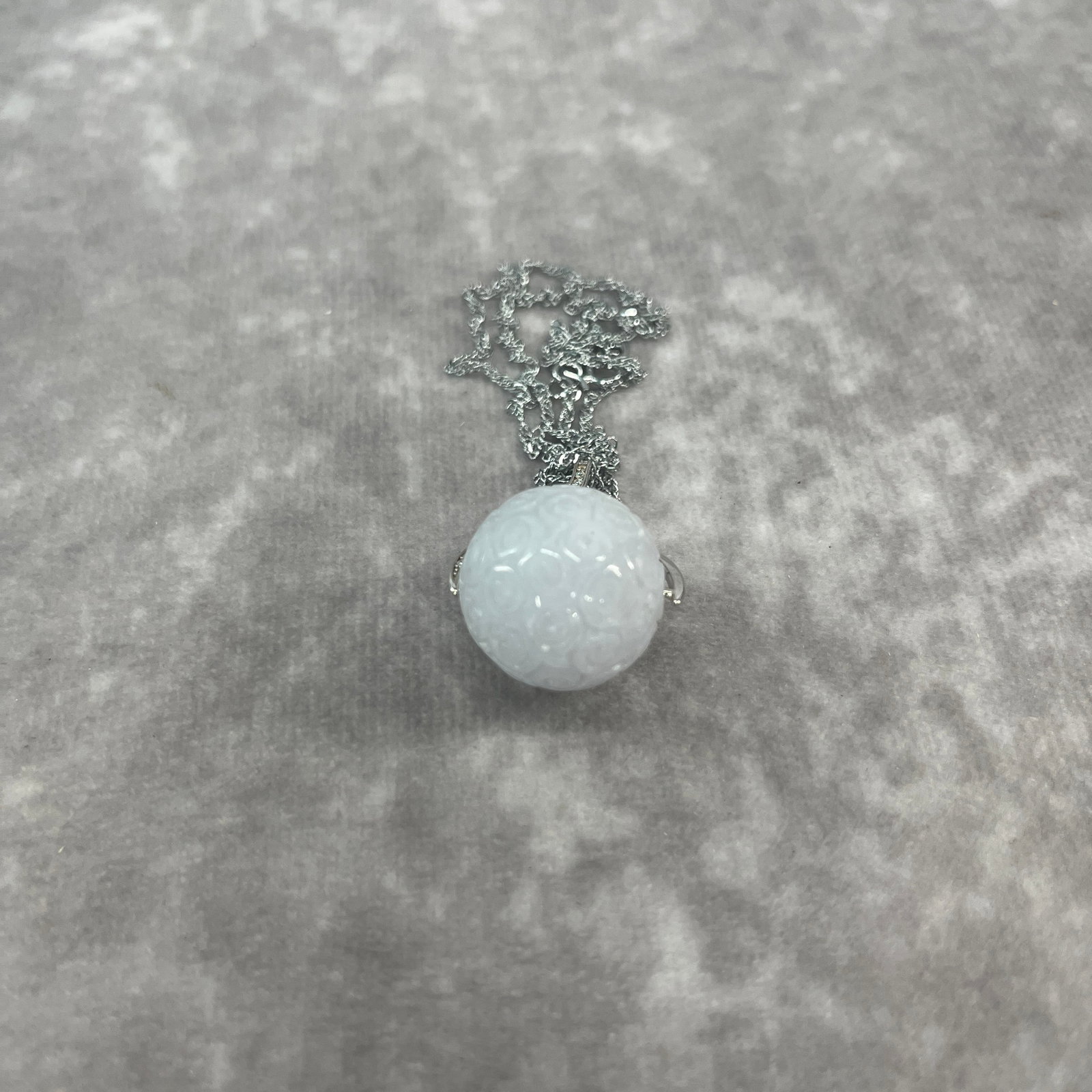 A FINE ROUND JADEITE NECKLACE - 3