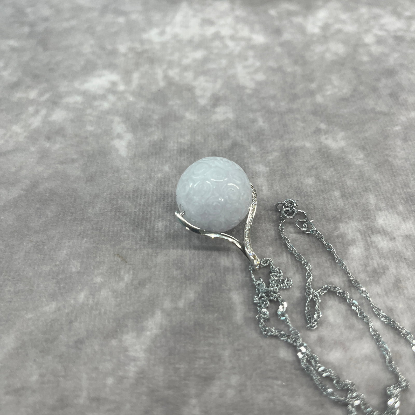 A FINE ROUND JADEITE NECKLACE - 5