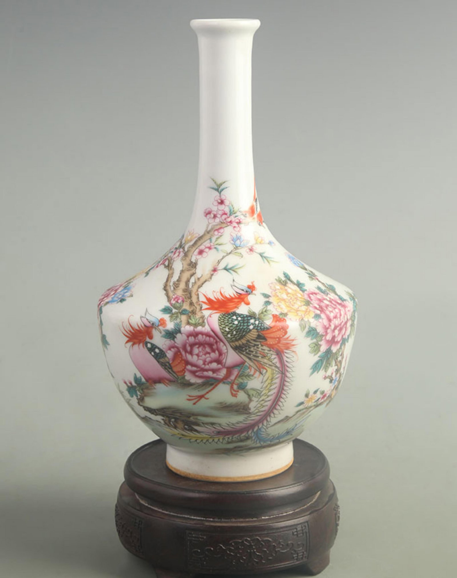 FAMILLE ROSE FLOWER PROSPERITY PATTERN LONG NECK PORCELAIN VASE: Qing Dynasty Qian Long Period; High: 9.50 inch; Width: 5.00 inch; Wooden base for diplay only