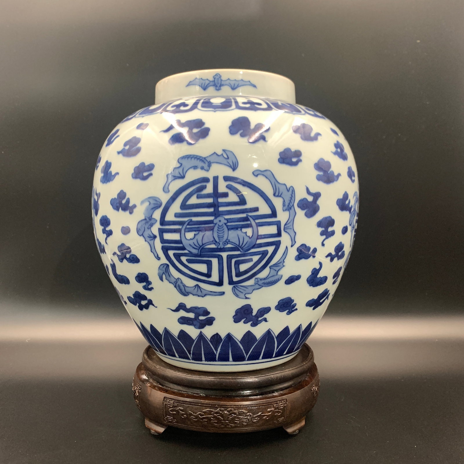 UNDERGLAZE BLUE AND WHITE 'FIVE BATS AND SHOU MEDALLION' GINGER JAR