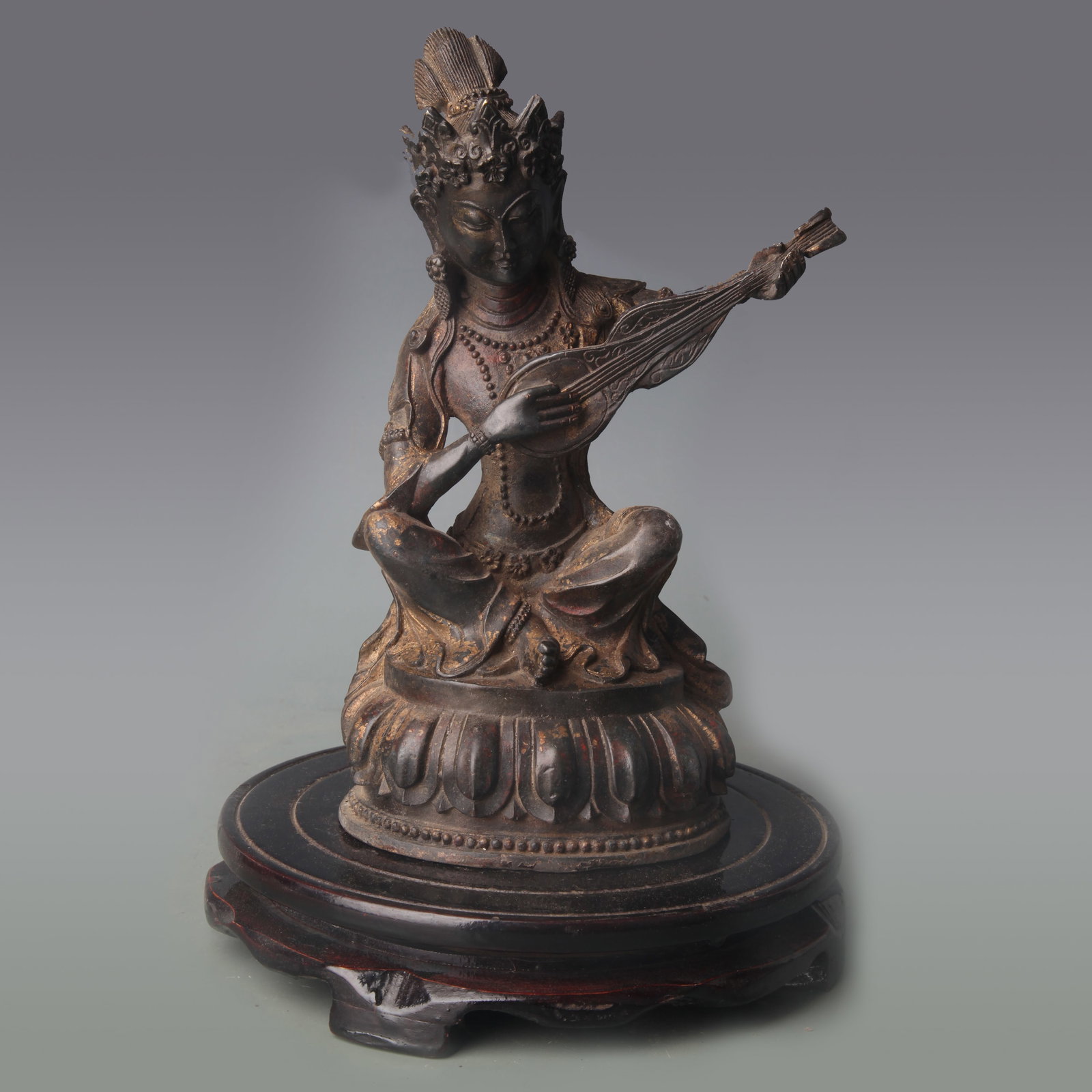 A BRONZE FIGURE OF SARASVATI (MIAOYIN FOMU)
