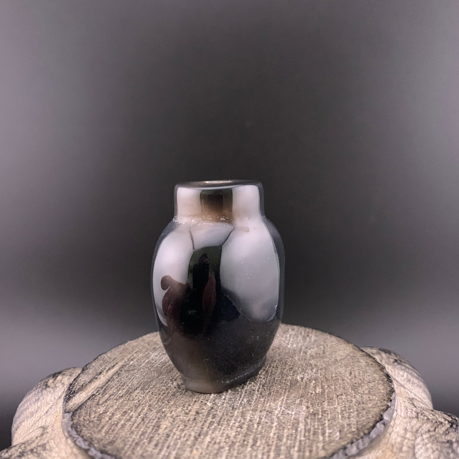 A FINE AGATE MADE SNUFF BOTTLE - 2