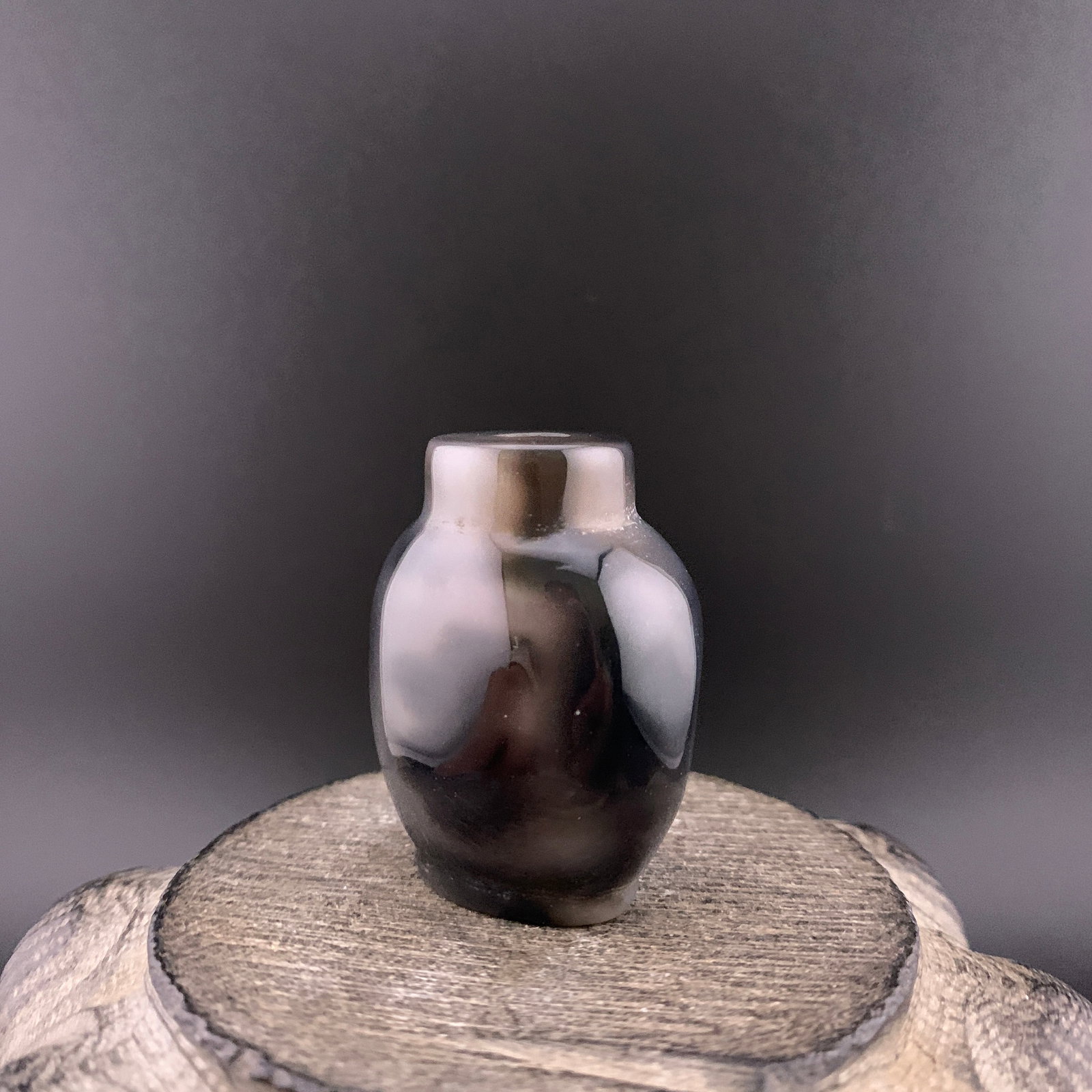 A FINE AGATE MADE SNUFF BOTTLE - 4