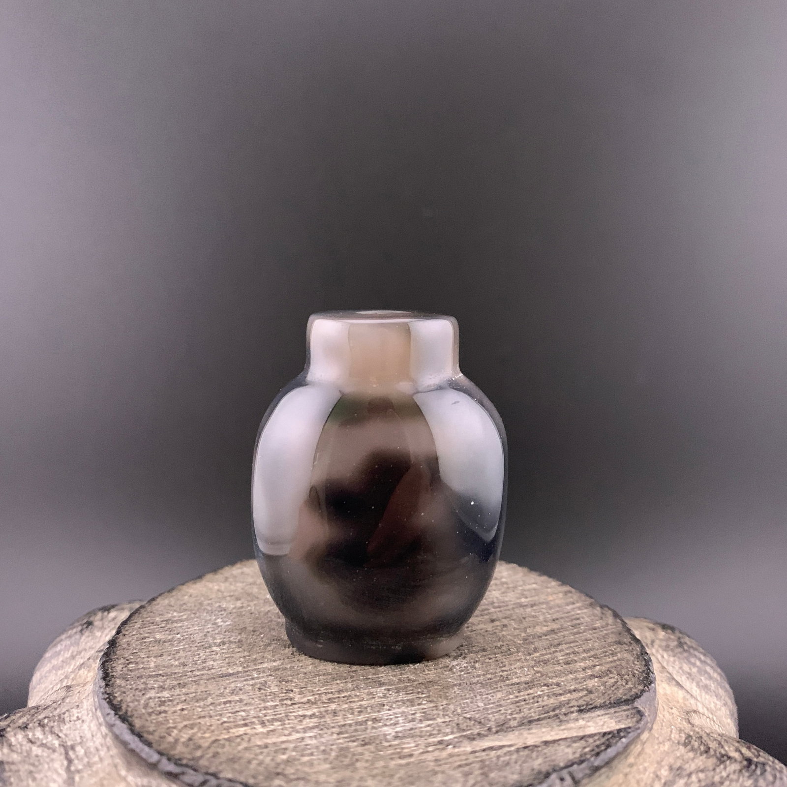 A FINE AGATE MADE SNUFF BOTTLE - 5