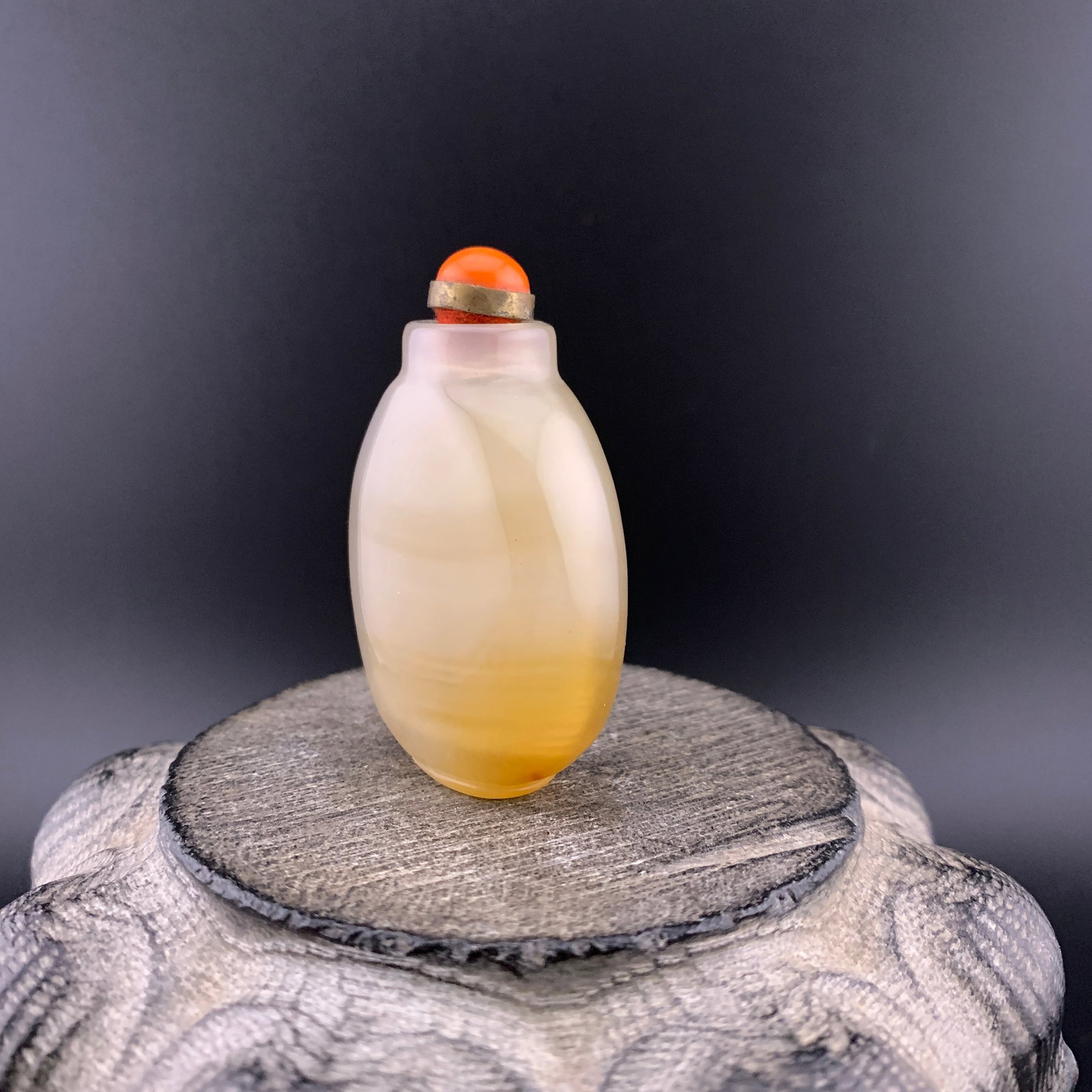 A FINE AGATE MADE SNUFF BOTTLE - 2