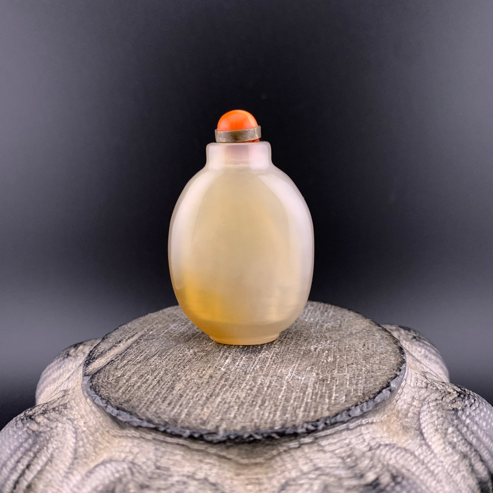 A FINE AGATE MADE SNUFF BOTTLE - 4