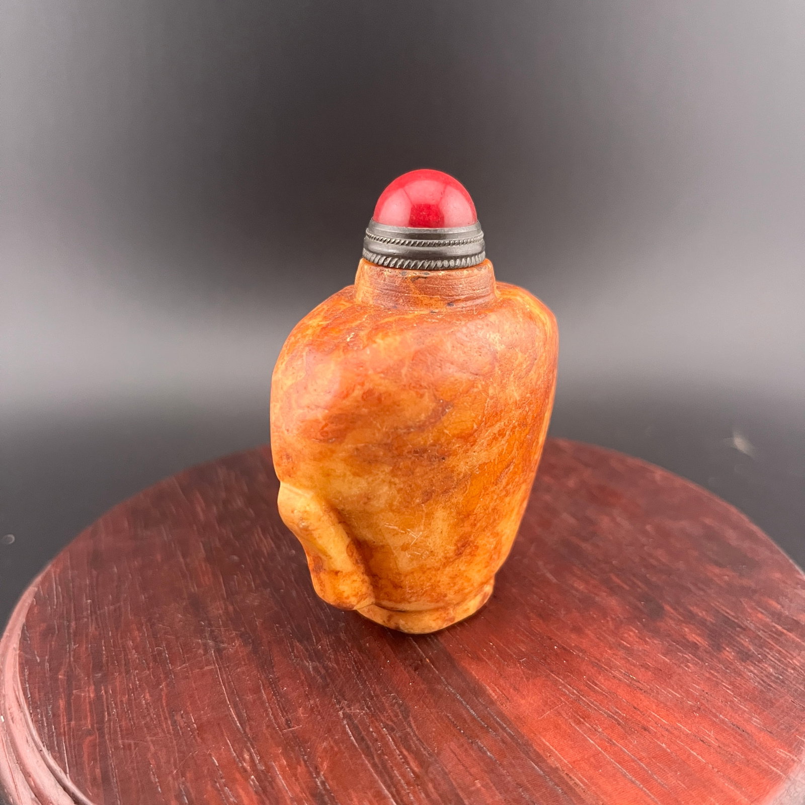 A FINE JADE MADE SNUFF BOTTLE - 2