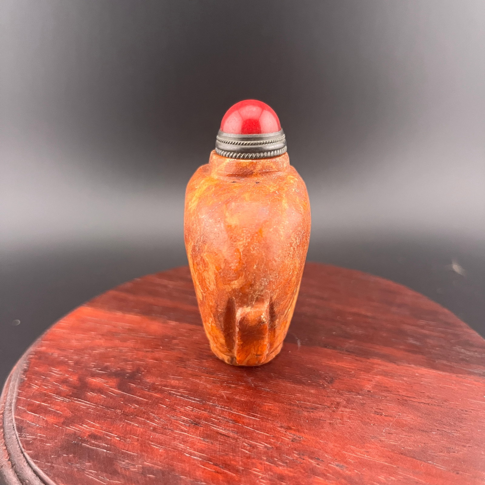 A FINE JADE MADE SNUFF BOTTLE - 4