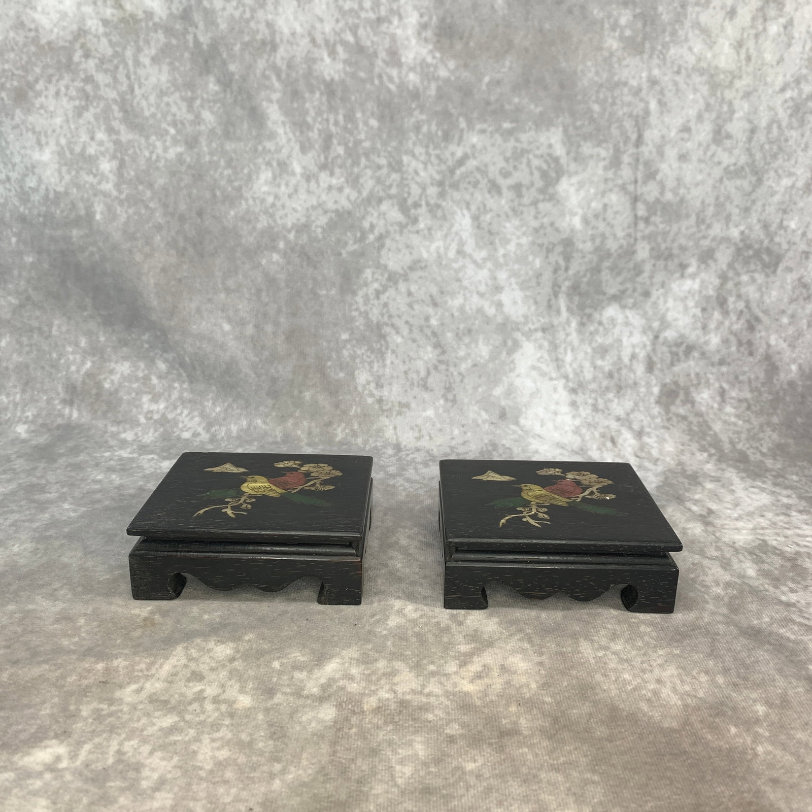 A PAIR OF SMALL INLAID HARDWOOD SQUARE PORCELAINSTANDS: Modern; Long: 4 inch; Width: 3.6 inch; High: 1.3 inch