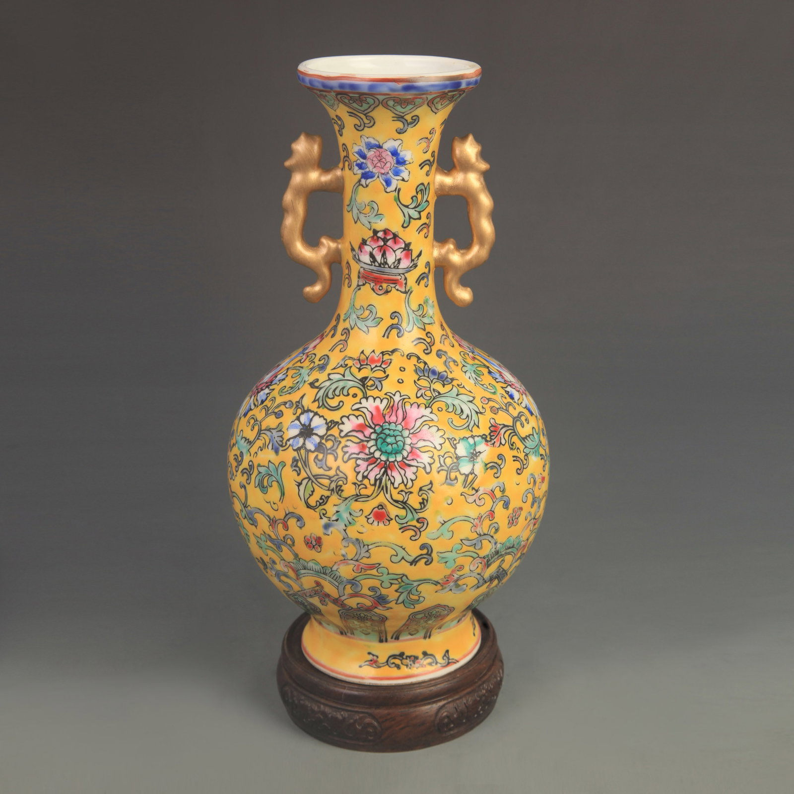 A FAMILLE ROSE DOUBLE BEAST-EAR DISPLAY PORCELAIN VASE
