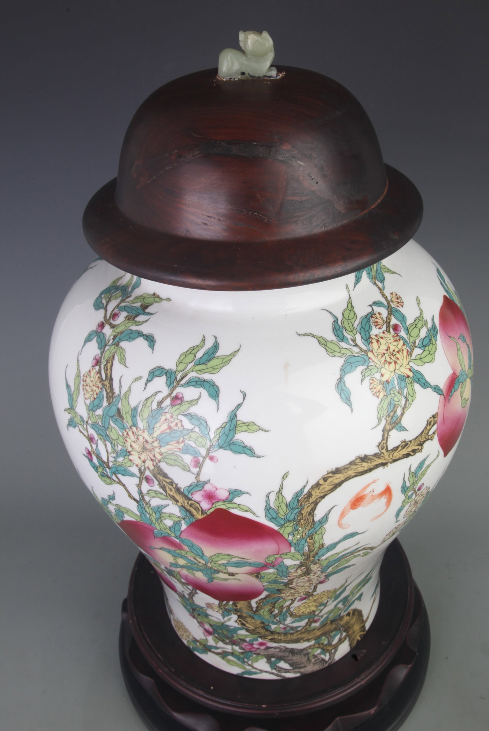 RARE FAMILLE ROSE FU AND SHOU DESIGN PORCELAIN GENERAL JAR (REDWOOD LID, WHITE JADE KNOB)