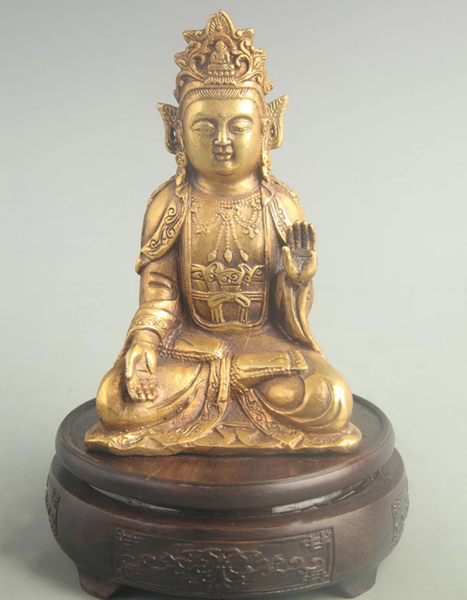 A FINE GILT BRONZE FINELY CARVED GUAN YIN STATUE: 20th Century; High: 6.00 inch; Width: 2.50 inch; Long: 4.00 inch; Wooden base for diplay only