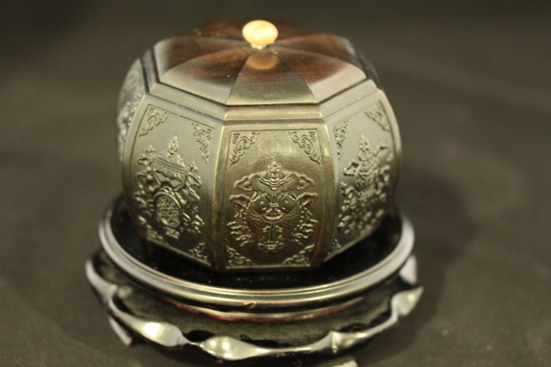 A ZITAN OCTAGONAL TEA JAR WITH BUDDHIST EMBLEMS: 20th Century, D: 3.65 in