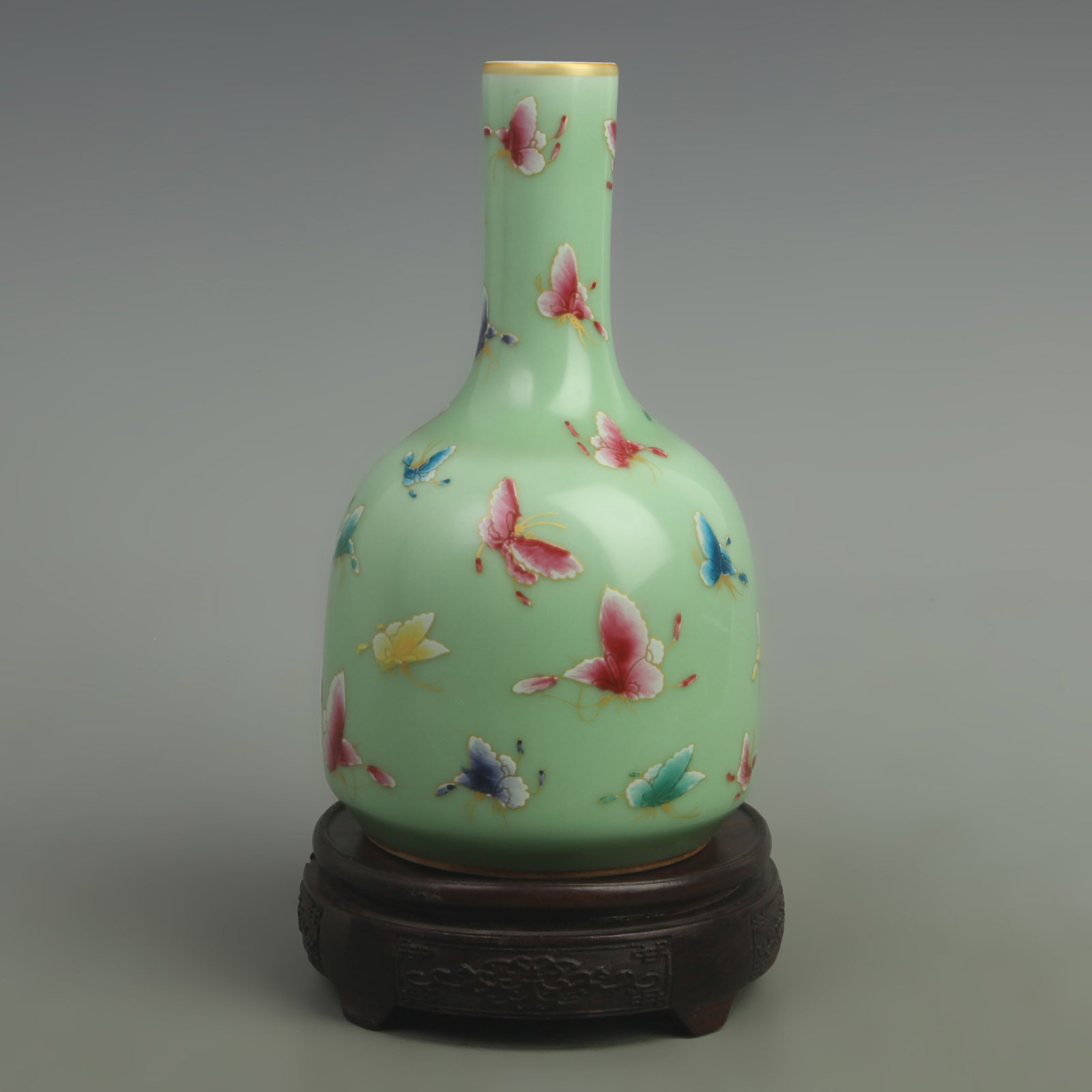 A FINE LIGHT GREEN BUTTERFLY PATTERN BELL SHAPED PORCELAIN BOTTLE: Qing Dynasty Qian Long Period; Diameter: High: 8.8 inch; Diameter: 5 inch. Wooden base for display only