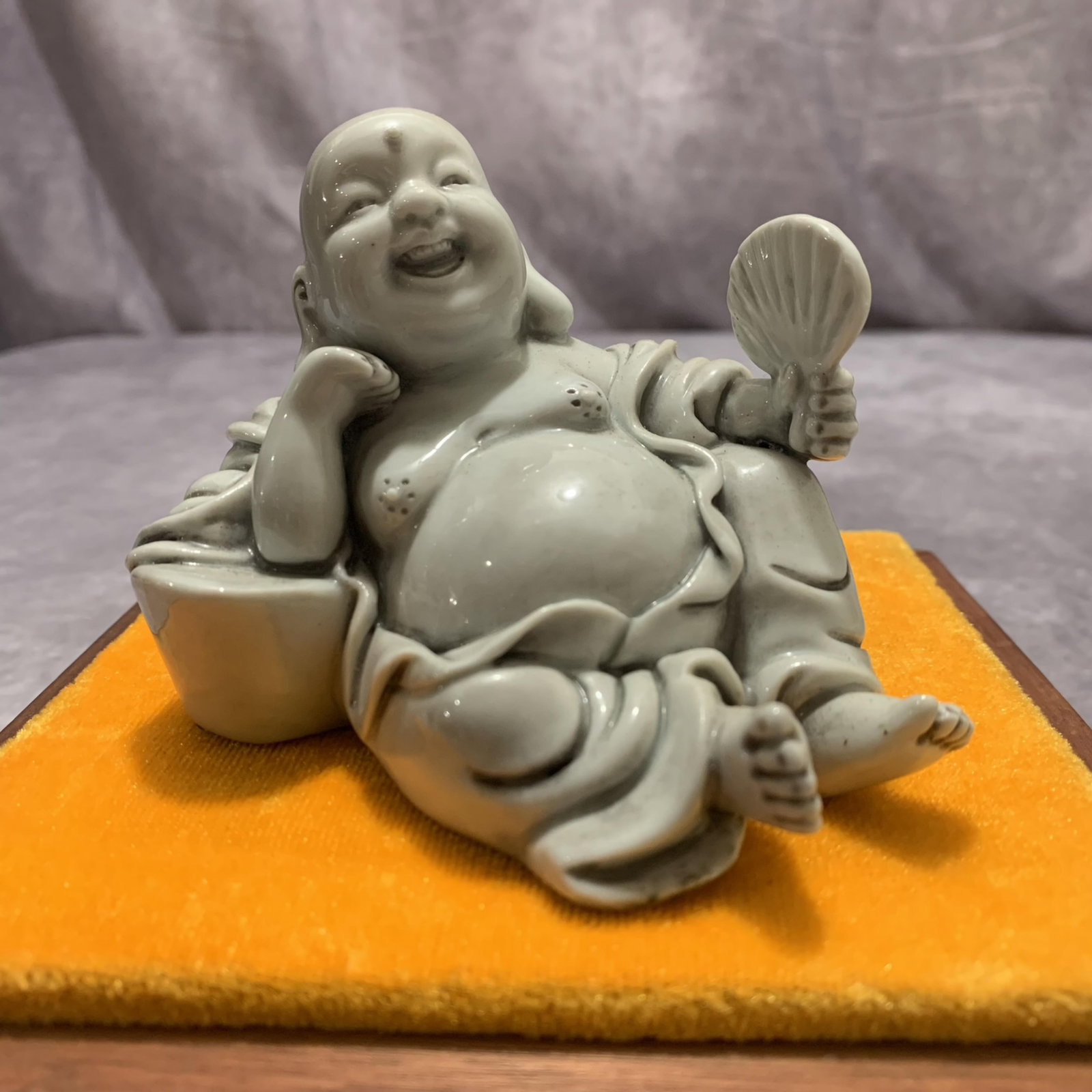 A FINE SMALL DEHUA WHITE PORCELAIN BLANC-DE-CHINE BUDDHA STATUE: Modern; Long: 3.5 inch; Width: 3.0 inch; High: 4.4 inch; . Wooden base for display only