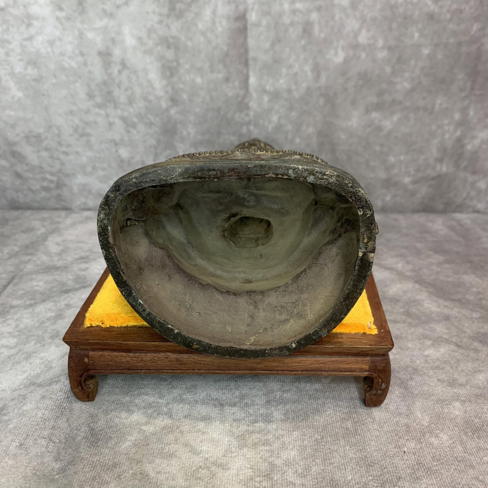 A FINELY CAST BRONZE BUDDHA STATUE - 7