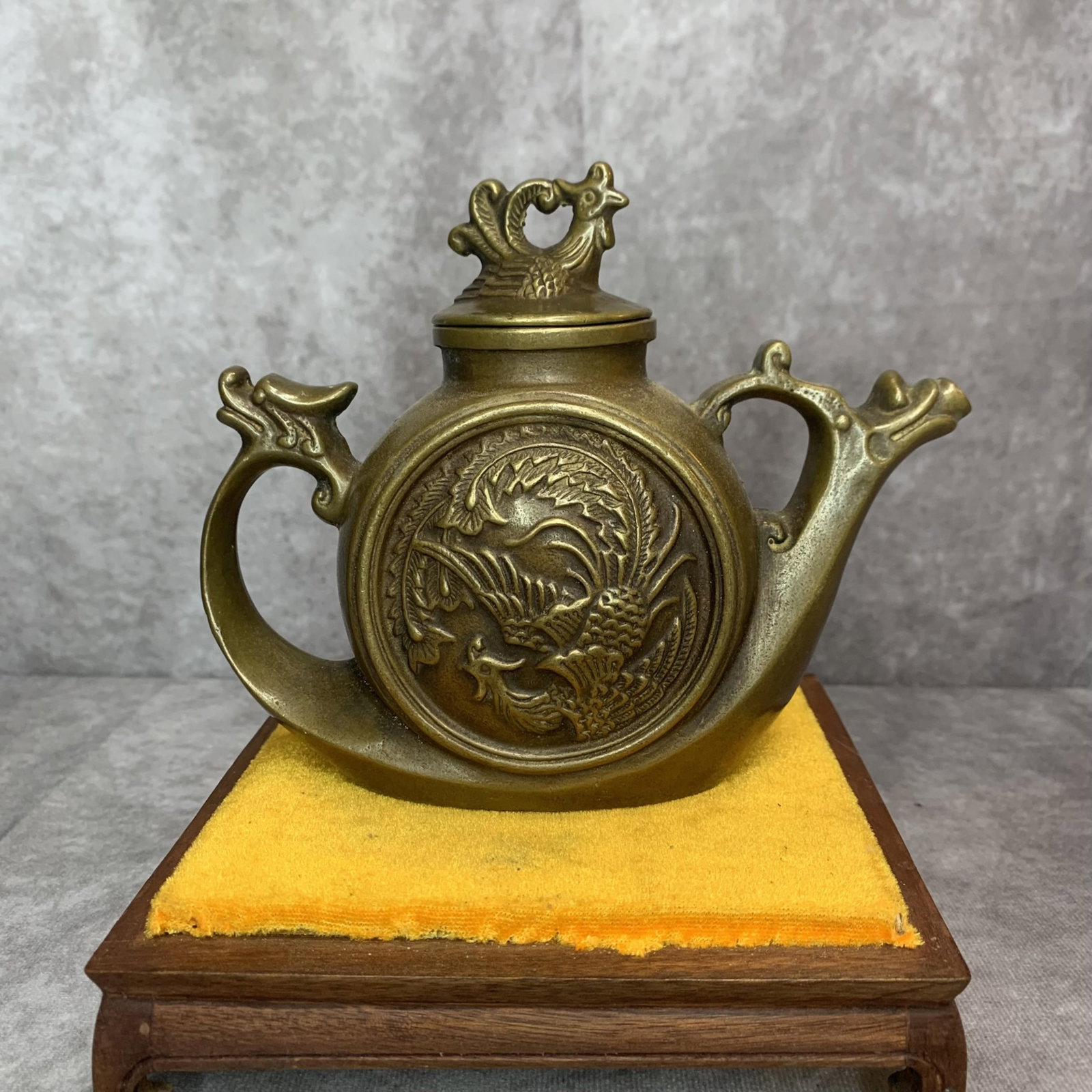 A FINE BRONZE WATER EWER WITH DRAGON PATTERN - 4