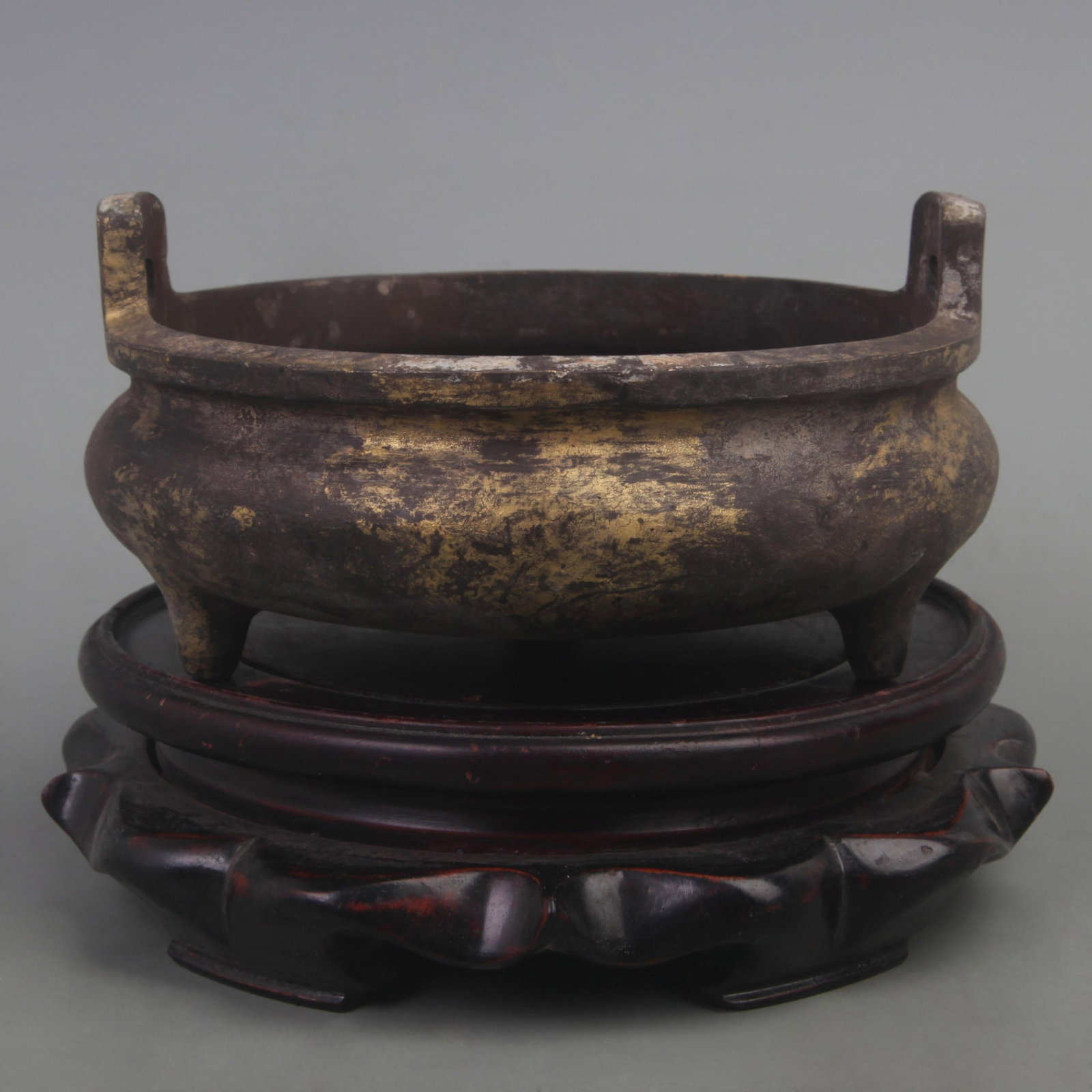 A XUAN DE STYLE THREE FOOT CENSER: Qing Dynasty; Diameter: 6.0 inch; High: 3.0 inch; . Wooden base for display only