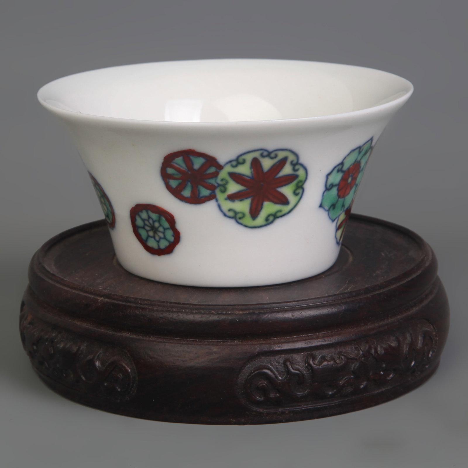 SMALL FAMILLE ROSE FLORAL PATTERN PORCELAIN CUP: Republic Period; Diameter: 3.6 inch; High: 1.6 inch;. Wooden base for display only