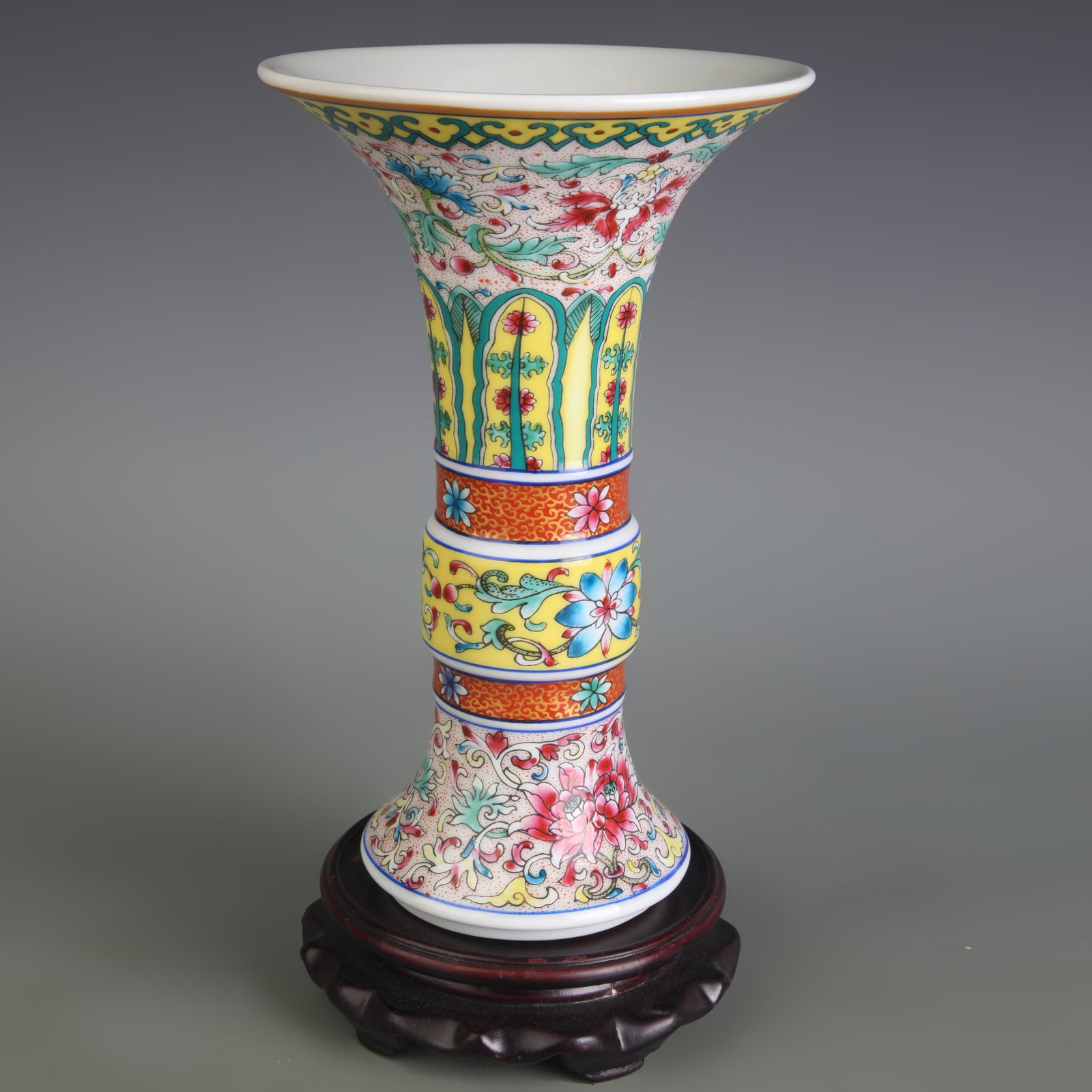 A FINE CLOISONNE GLAZED FLOWER PATTERN PORCELAIN VASE: Qing Dynasty; Diameter: 5.8 inch; High: 9.2 inch. Wooden base for display only
